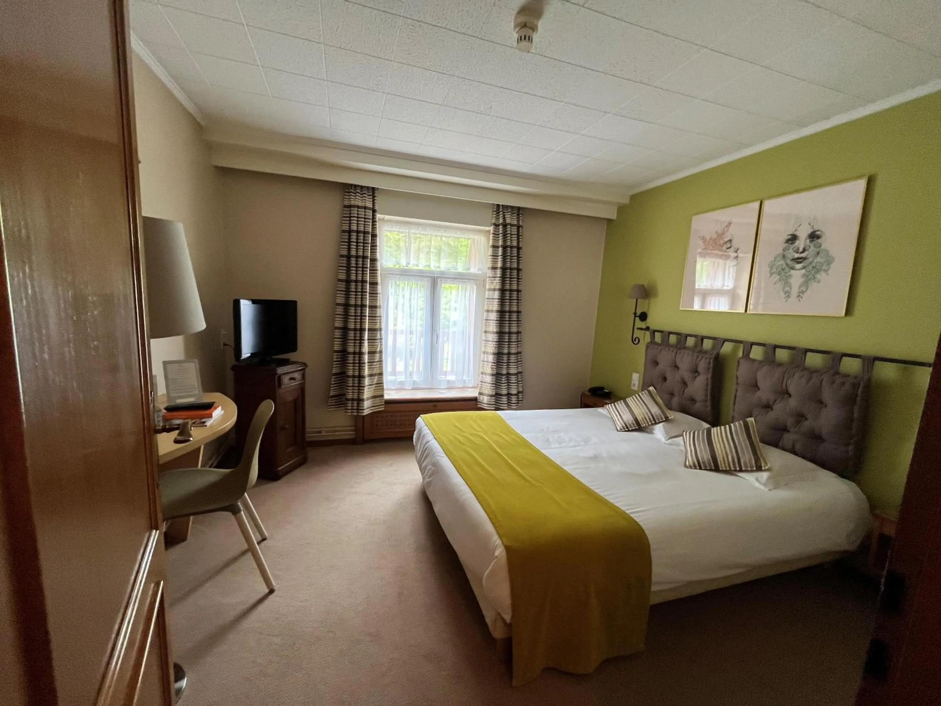 Bedroom, Bed in Auberge De La Gaichel