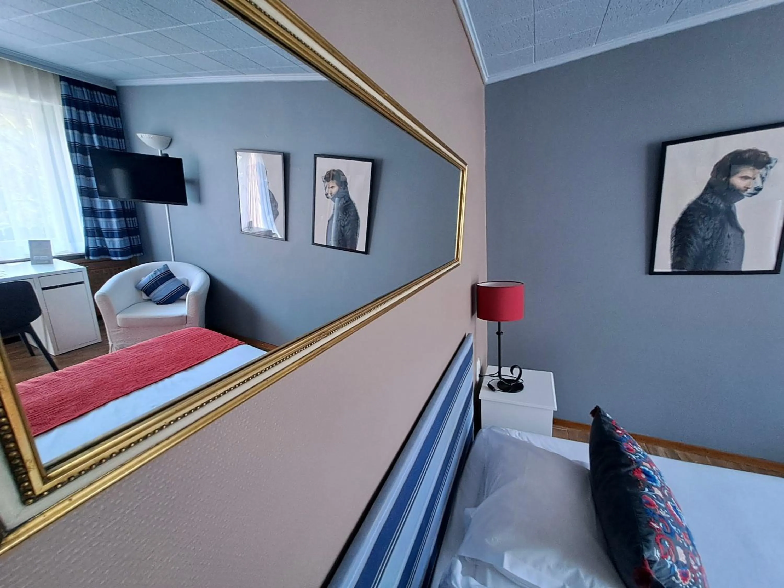 room service, Bed in Auberge De La Gaichel