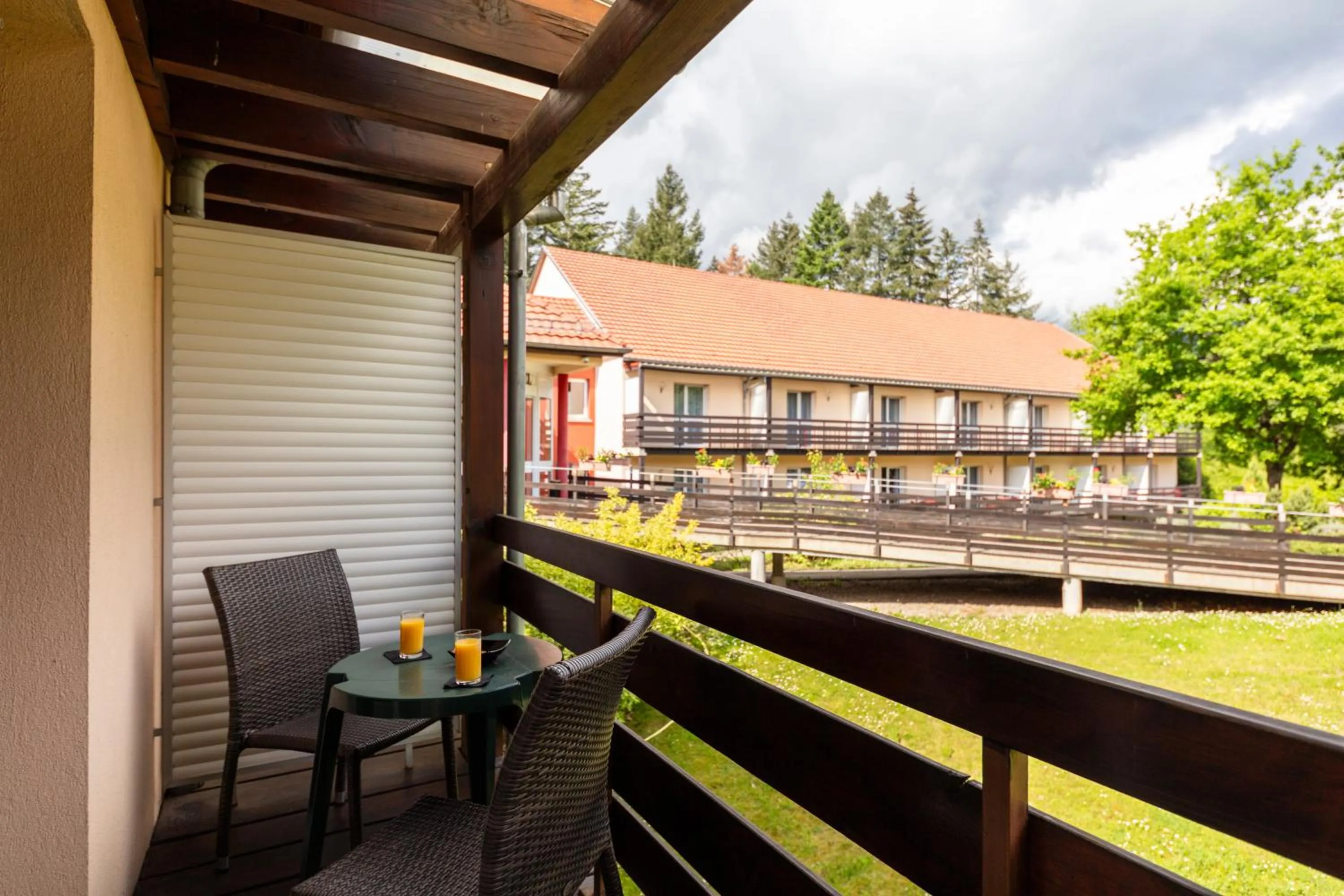 Balcony/Terrace in Hôtel Restaurant La Vallée Noble, proche Eguisheim Colmar