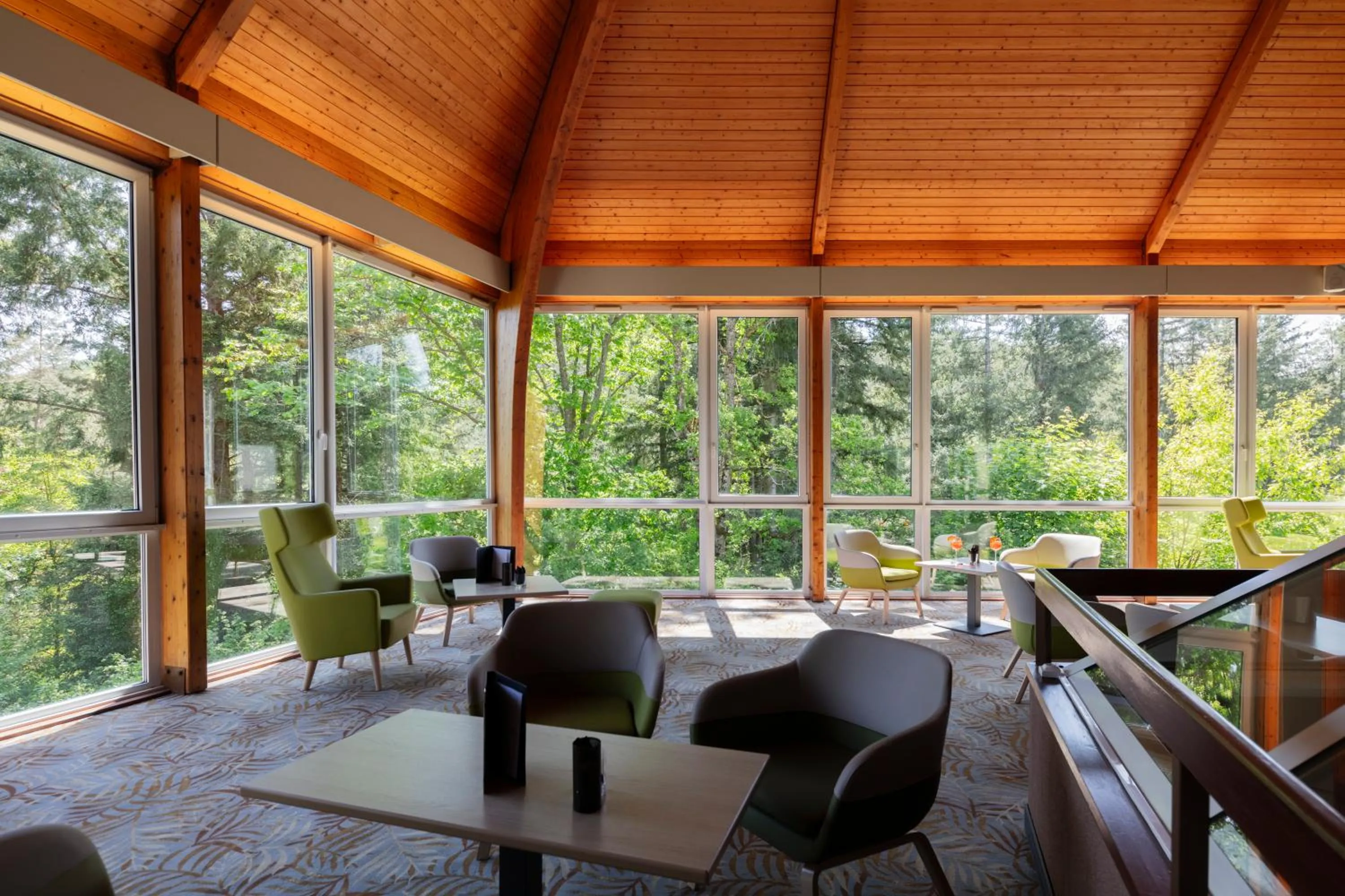 Lounge or bar in Hôtel Restaurant La Vallée Noble, proche Eguisheim Colmar