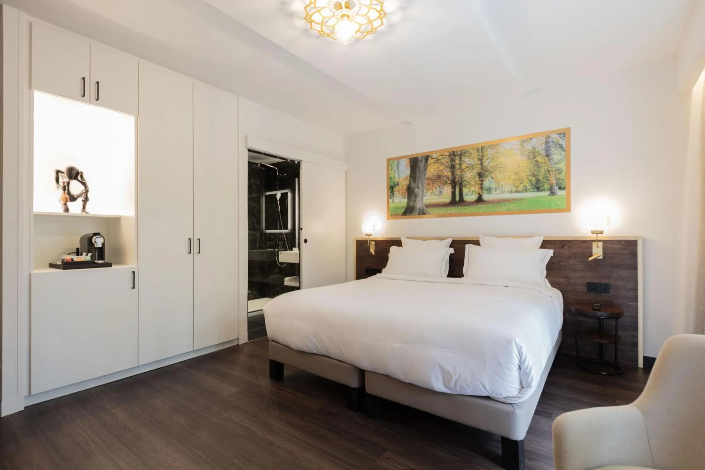 Bedroom, Bed in Hôtel Restaurant La Vallée Noble, proche Eguisheim Colmar