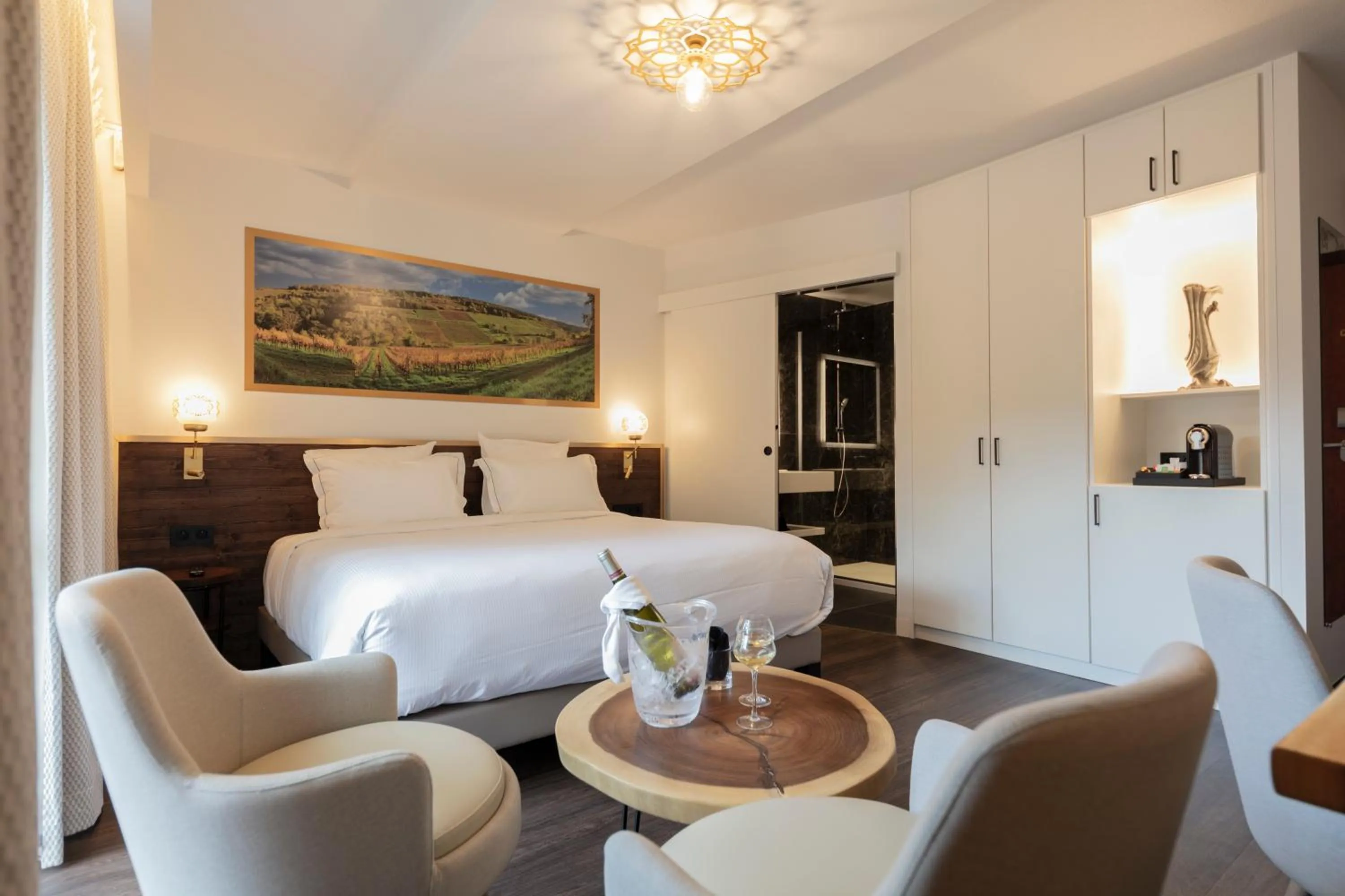 Bedroom, Bed in Hôtel Restaurant La Vallée Noble, proche Eguisheim Colmar