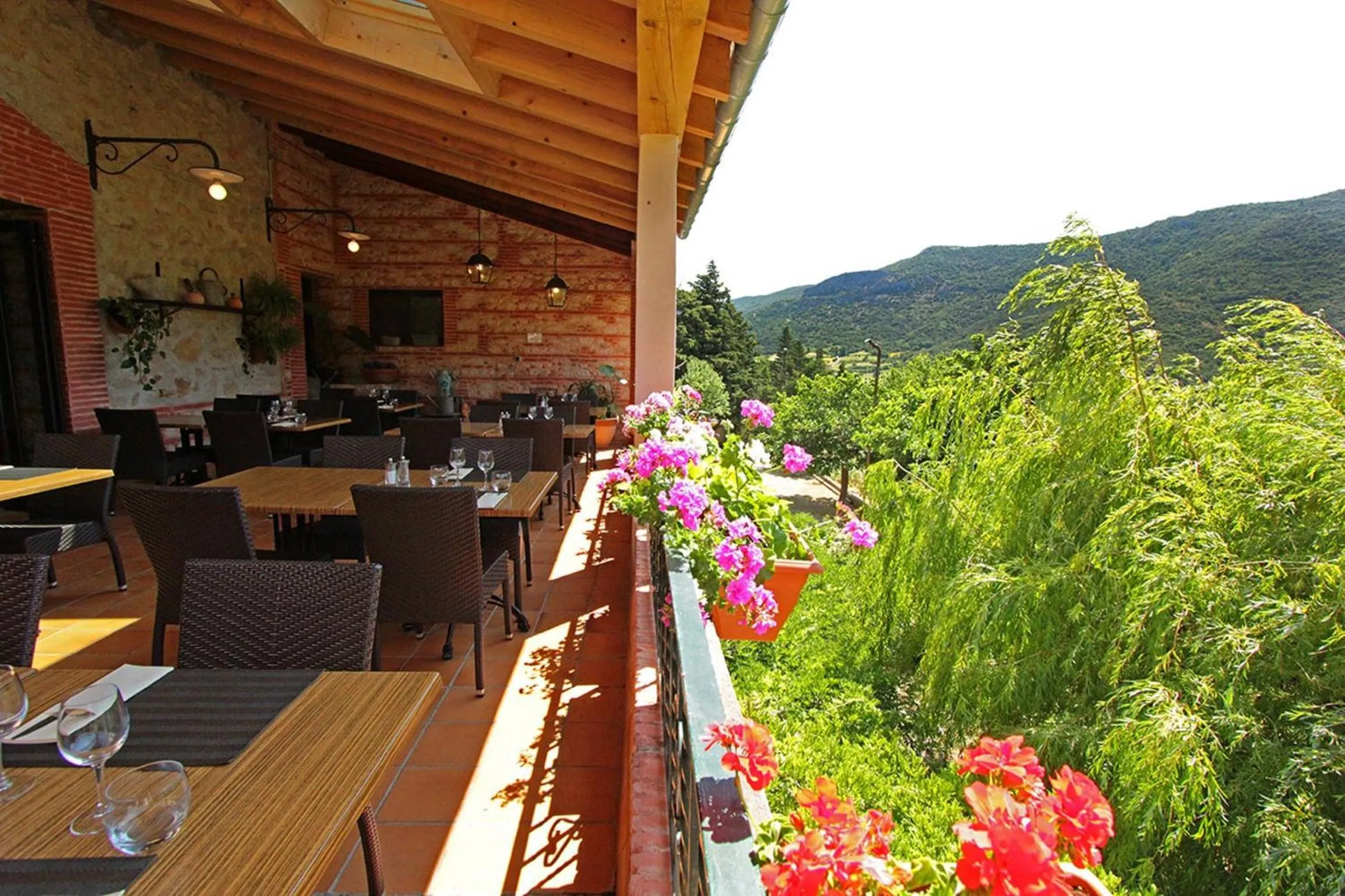 Patio in Logis auberge restaurant Du Vigneron