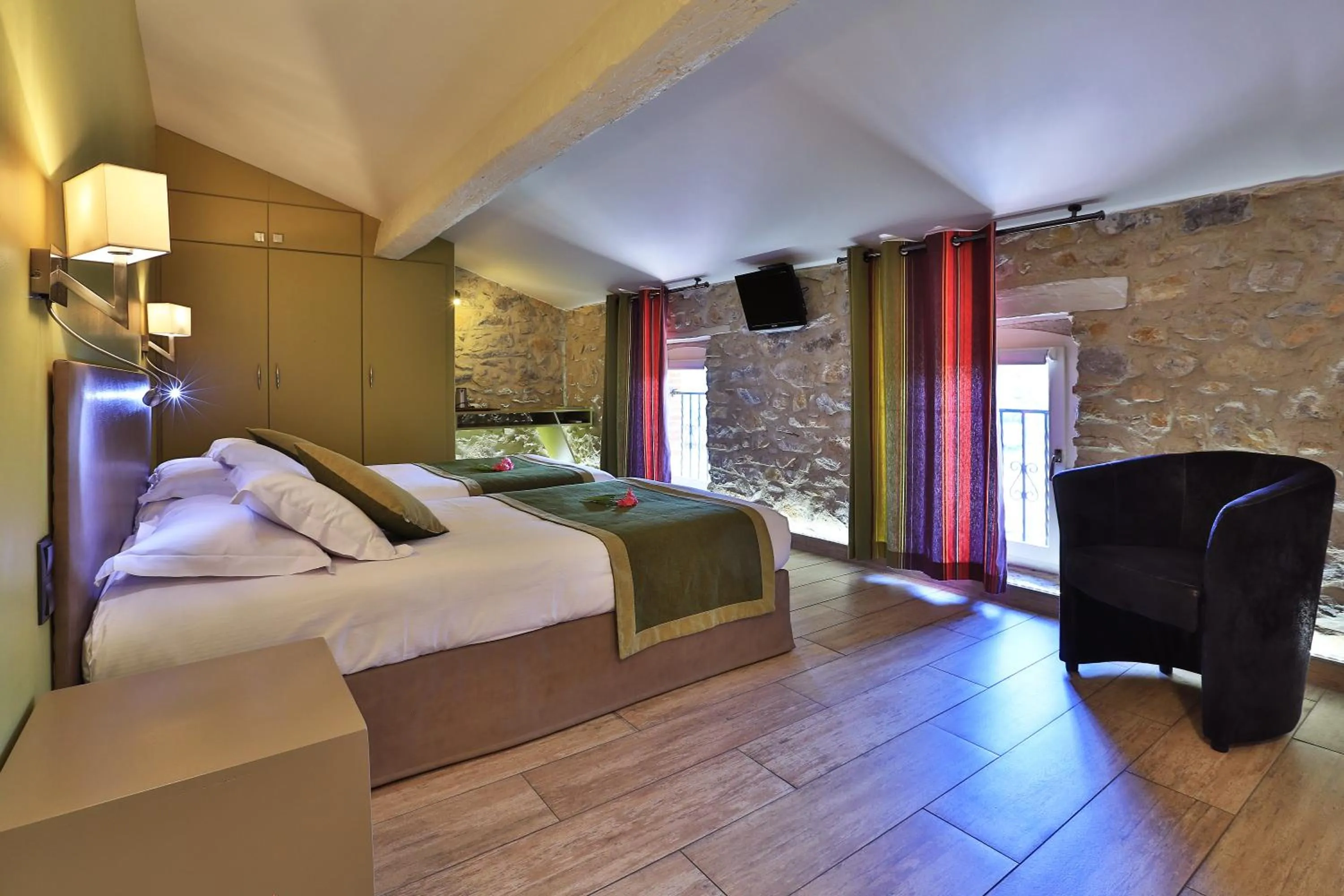 Photo of the whole room, Bed in Logis auberge restaurant Du Vigneron