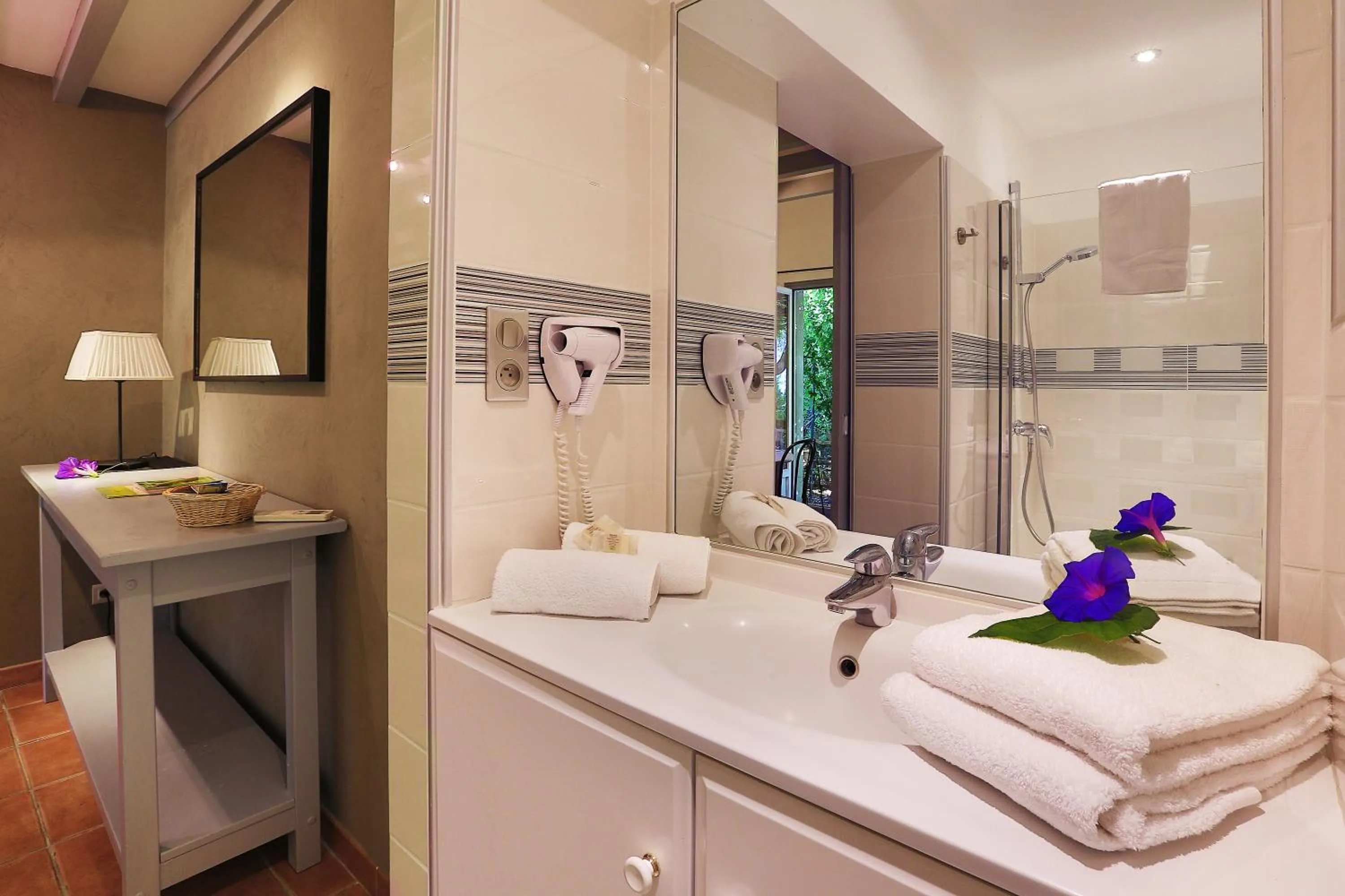 Bathroom in Logis auberge restaurant Du Vigneron