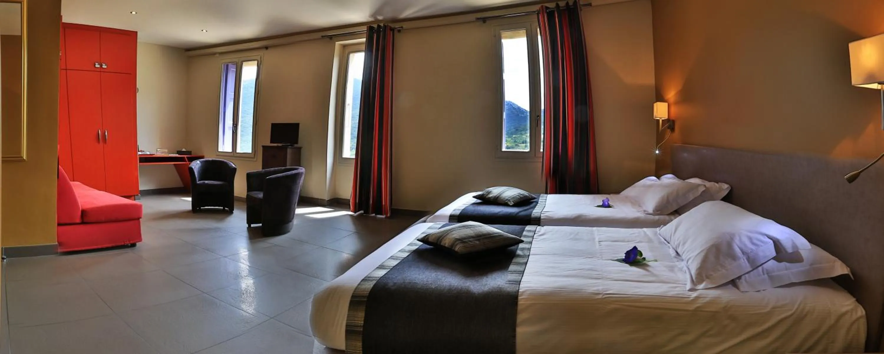 Photo of the whole room, Bed in Logis auberge restaurant Du Vigneron