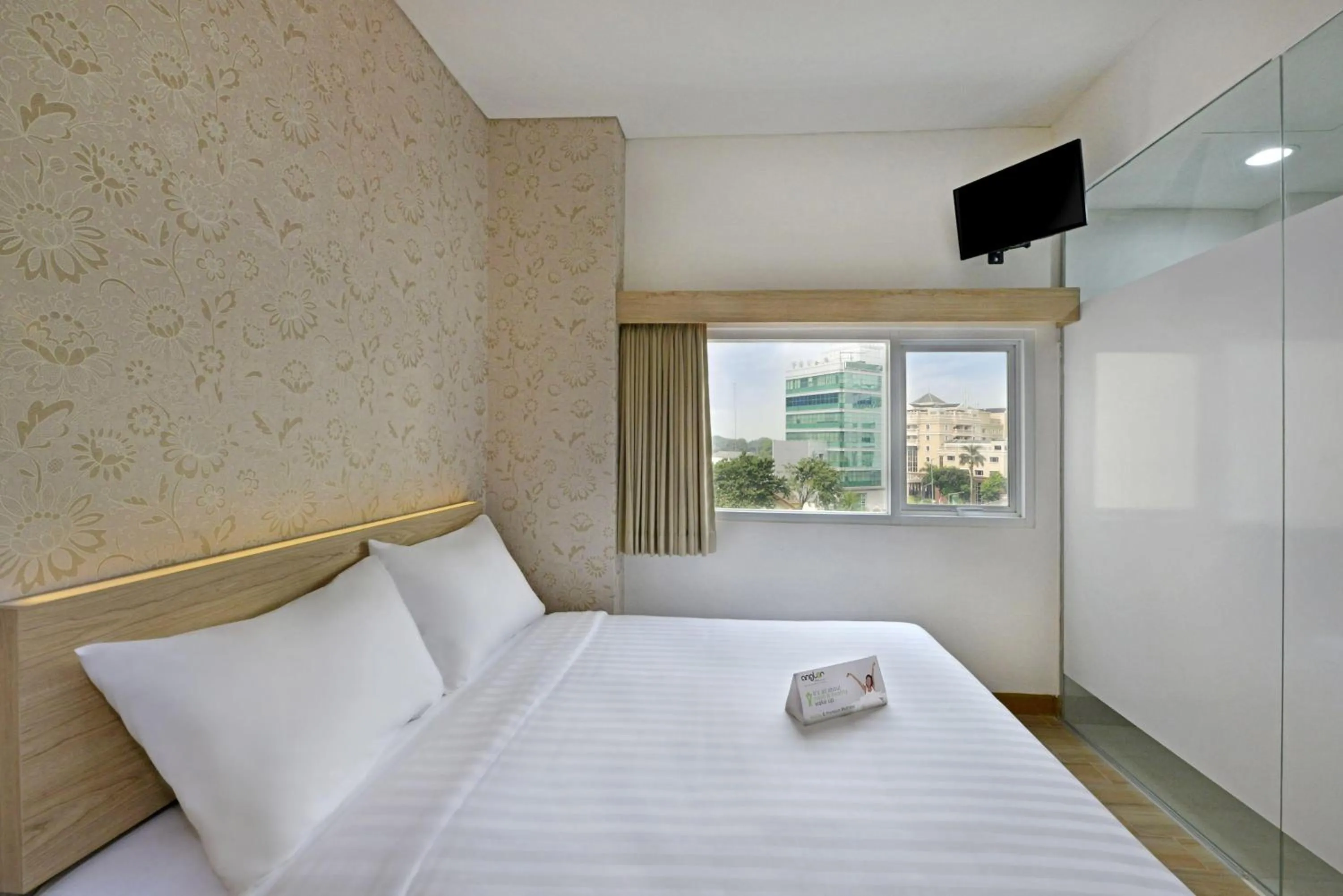 Bed in Whiz Hotel Falatehan Jakarta