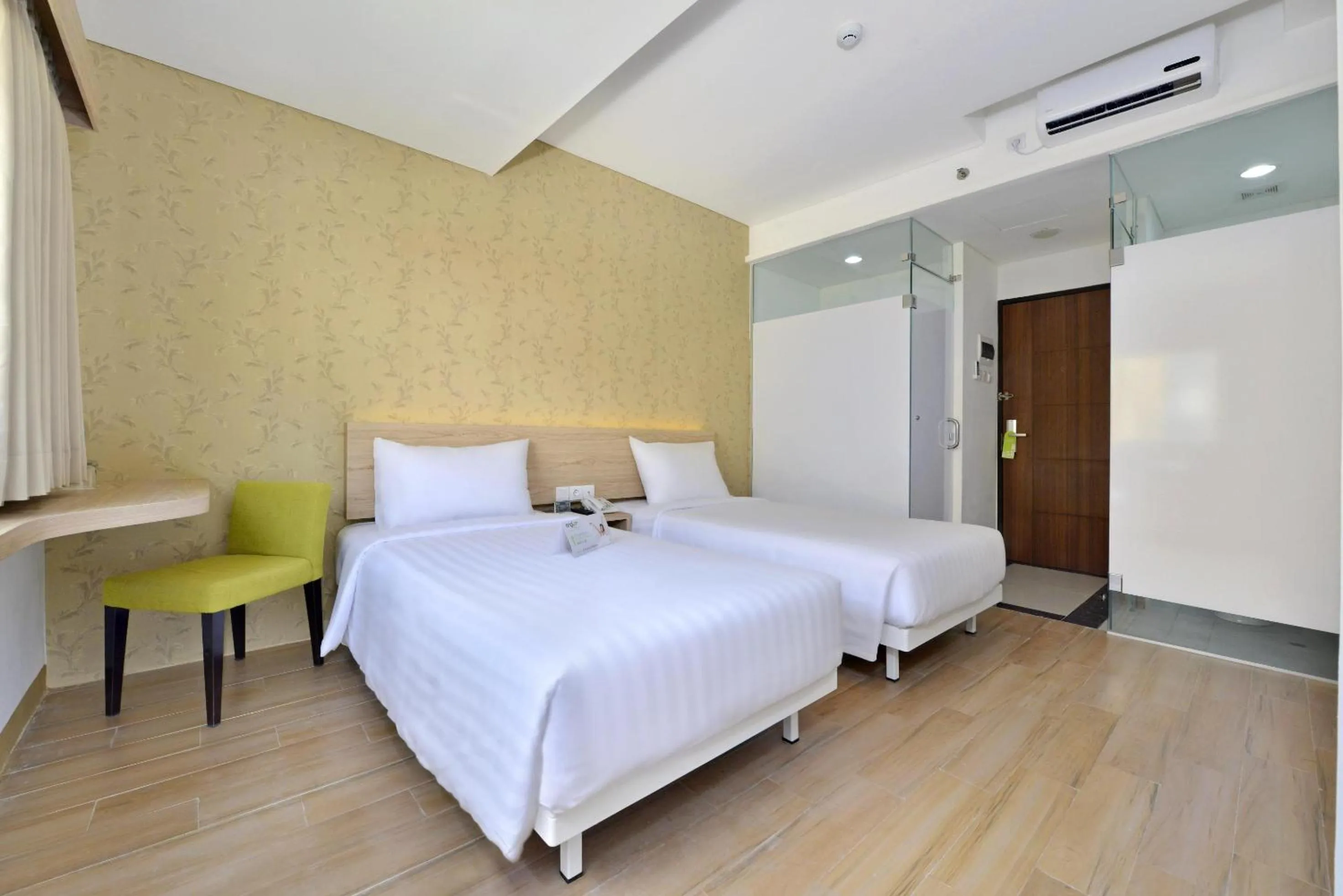 Bed in Whiz Hotel Falatehan Jakarta