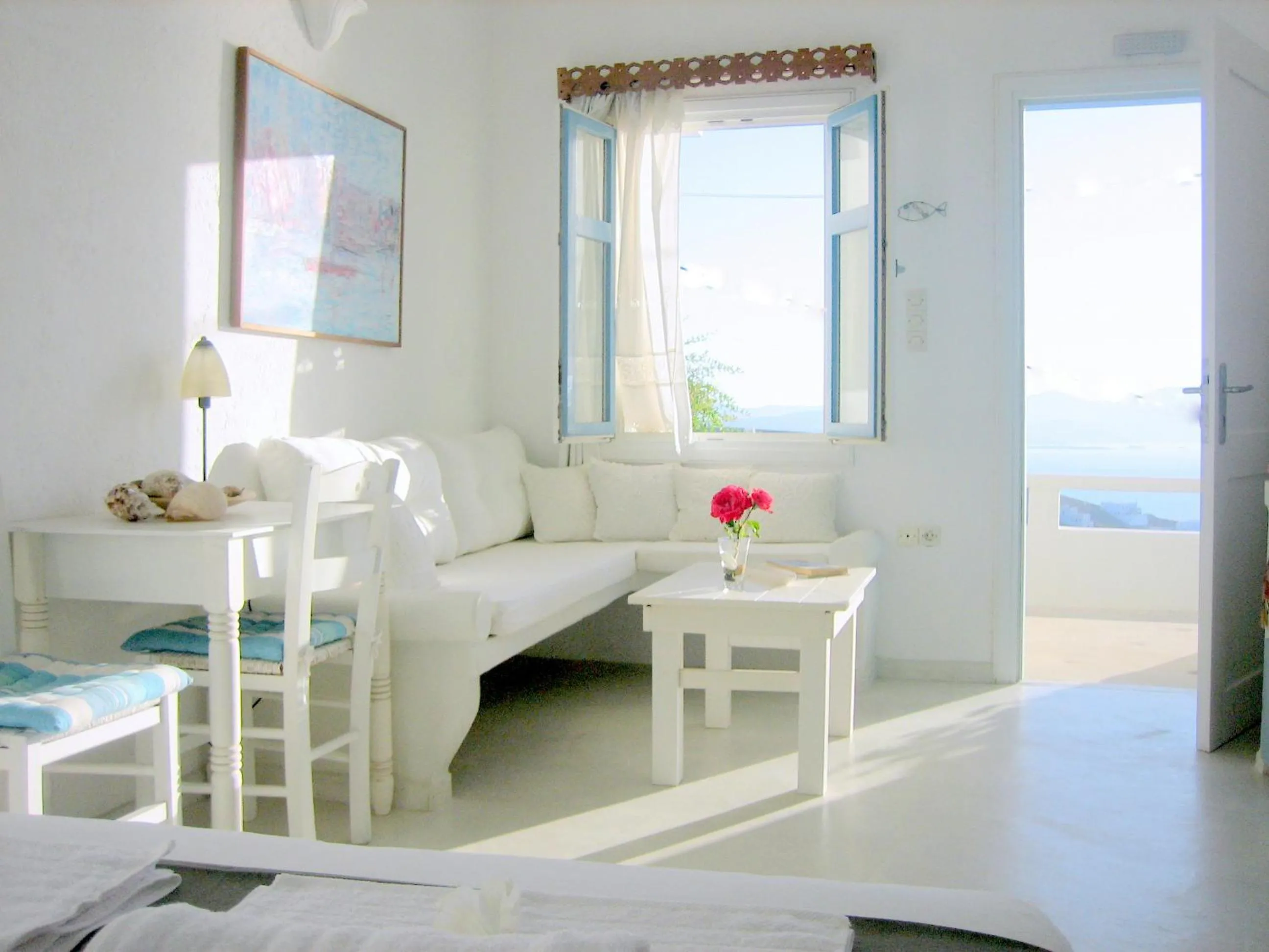 Seating area, Bed in Studios Anemomilos
