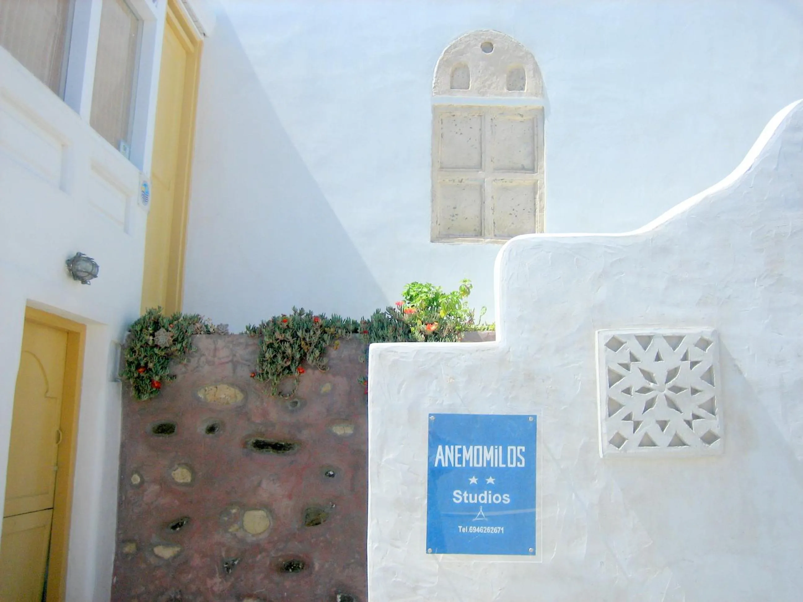 Property building in Studios Anemomilos