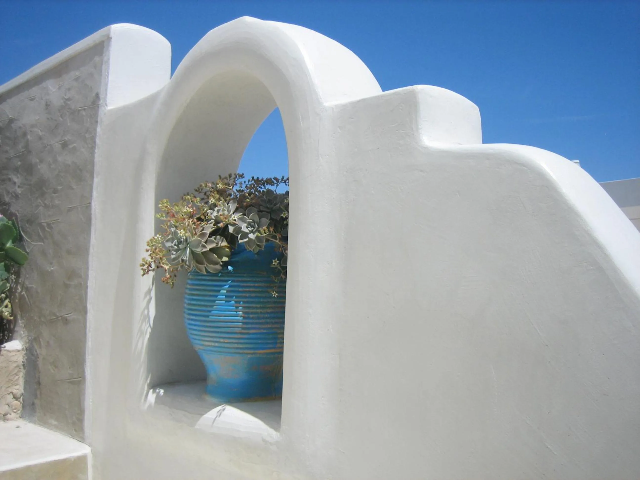 Facade/entrance in Studios Anemomilos