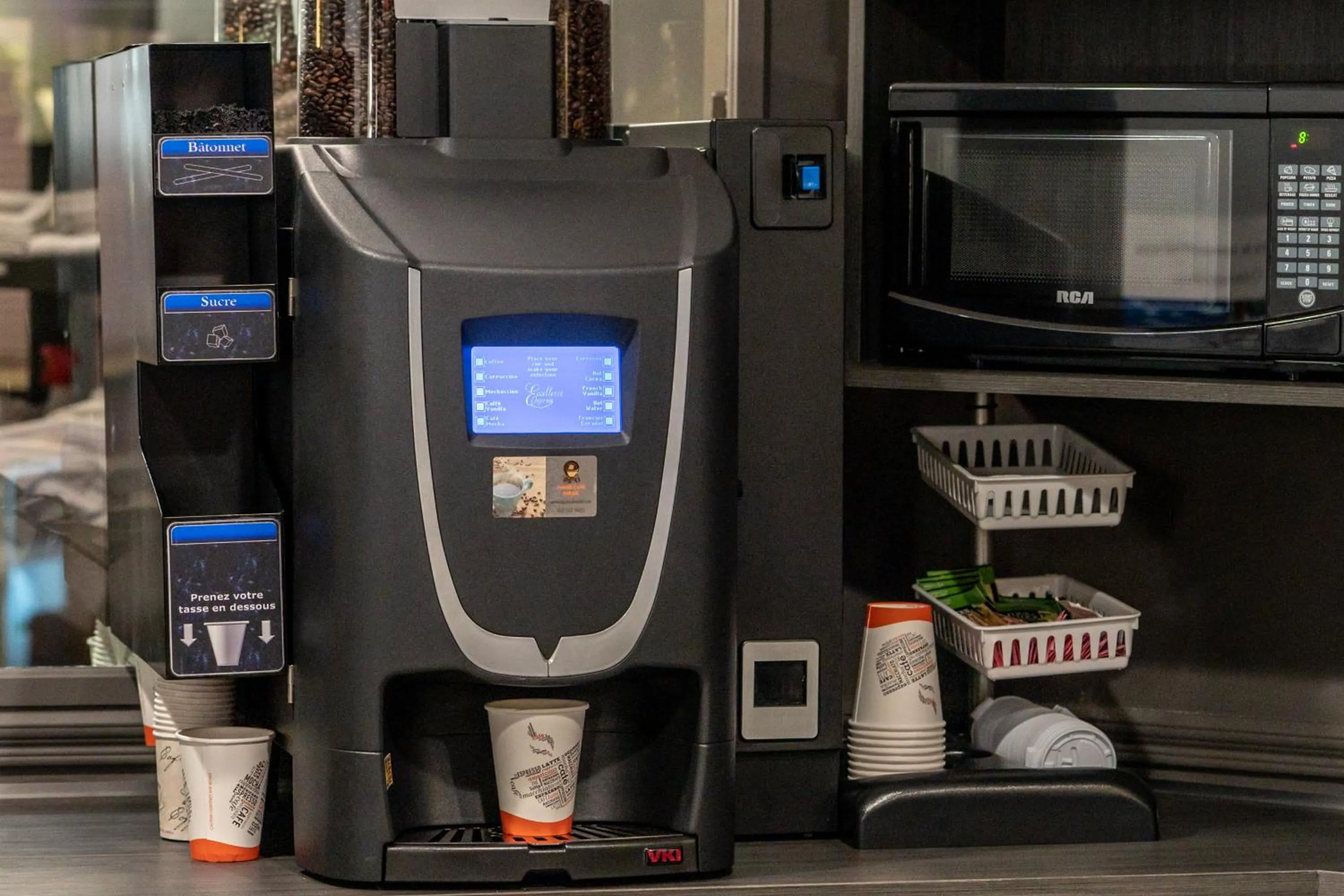 Property building in Hotel et Motel Le Chateauguay