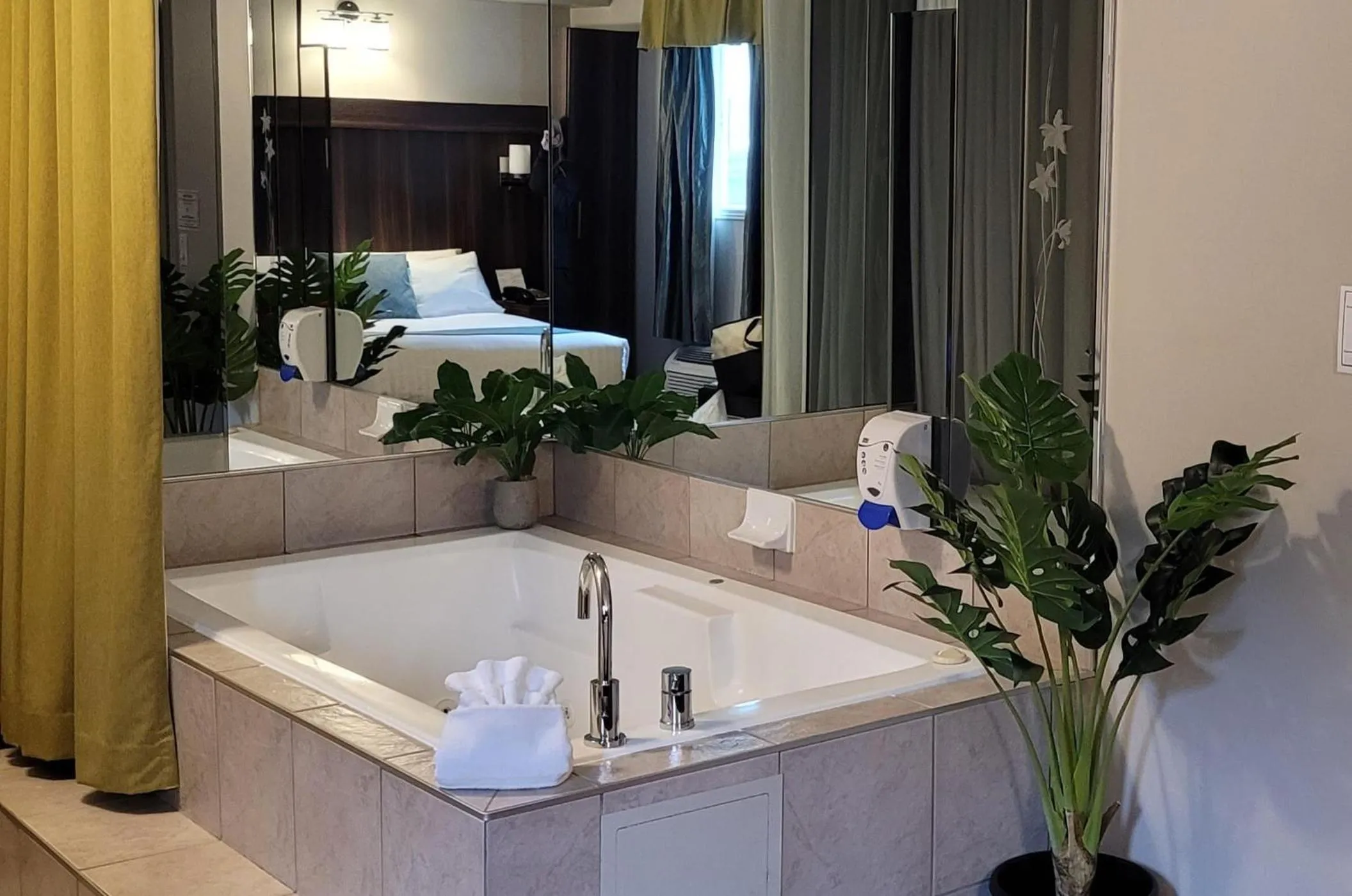 Bathroom in Hotel et Motel Le Chateauguay