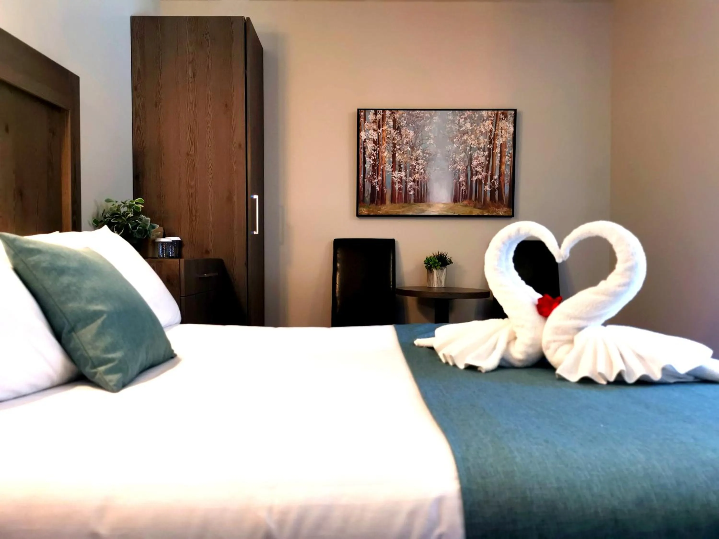 Decorative detail, Bed in Hotel et Motel Le Chateauguay