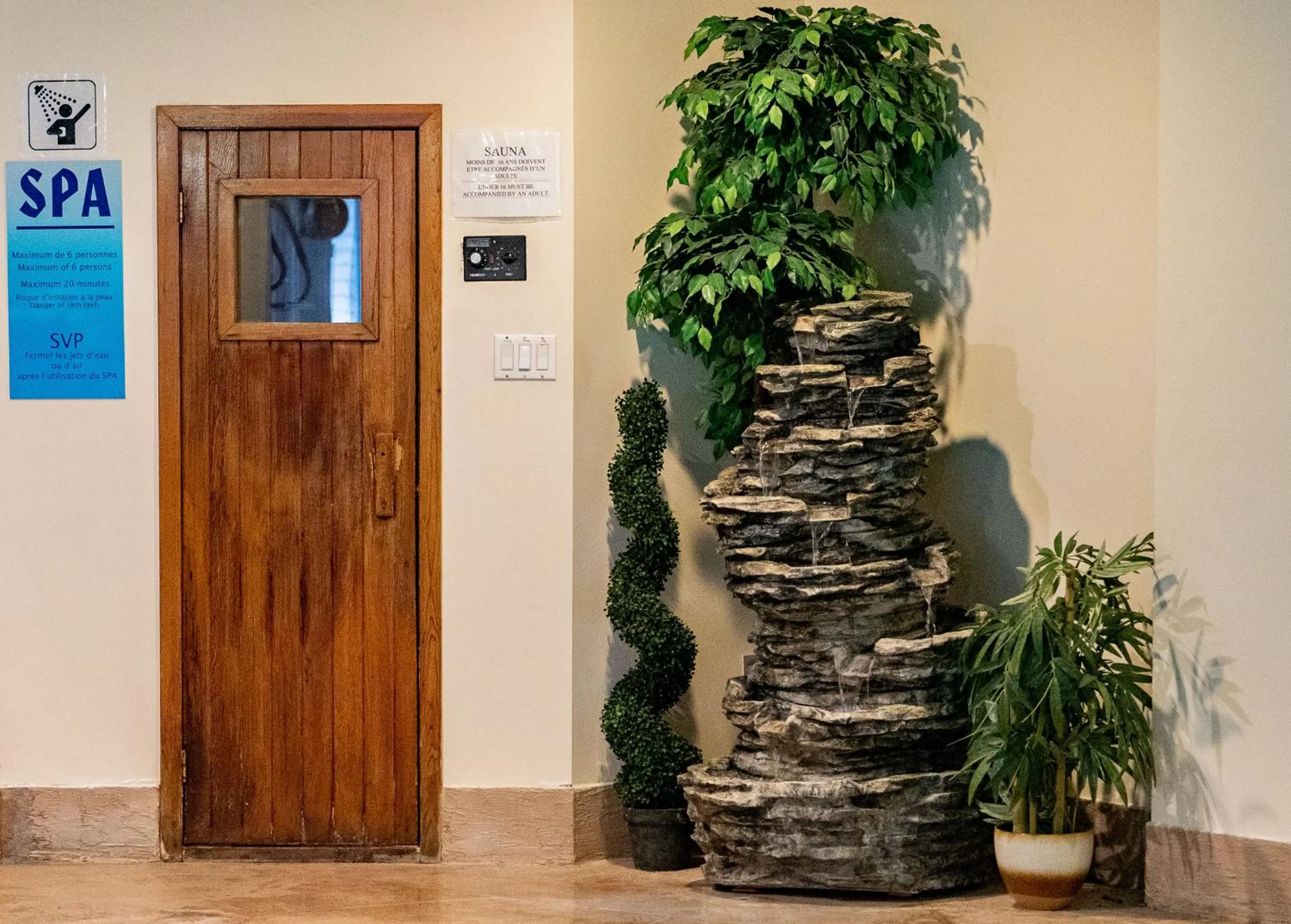 Sauna in Hotel et Motel Le Chateauguay