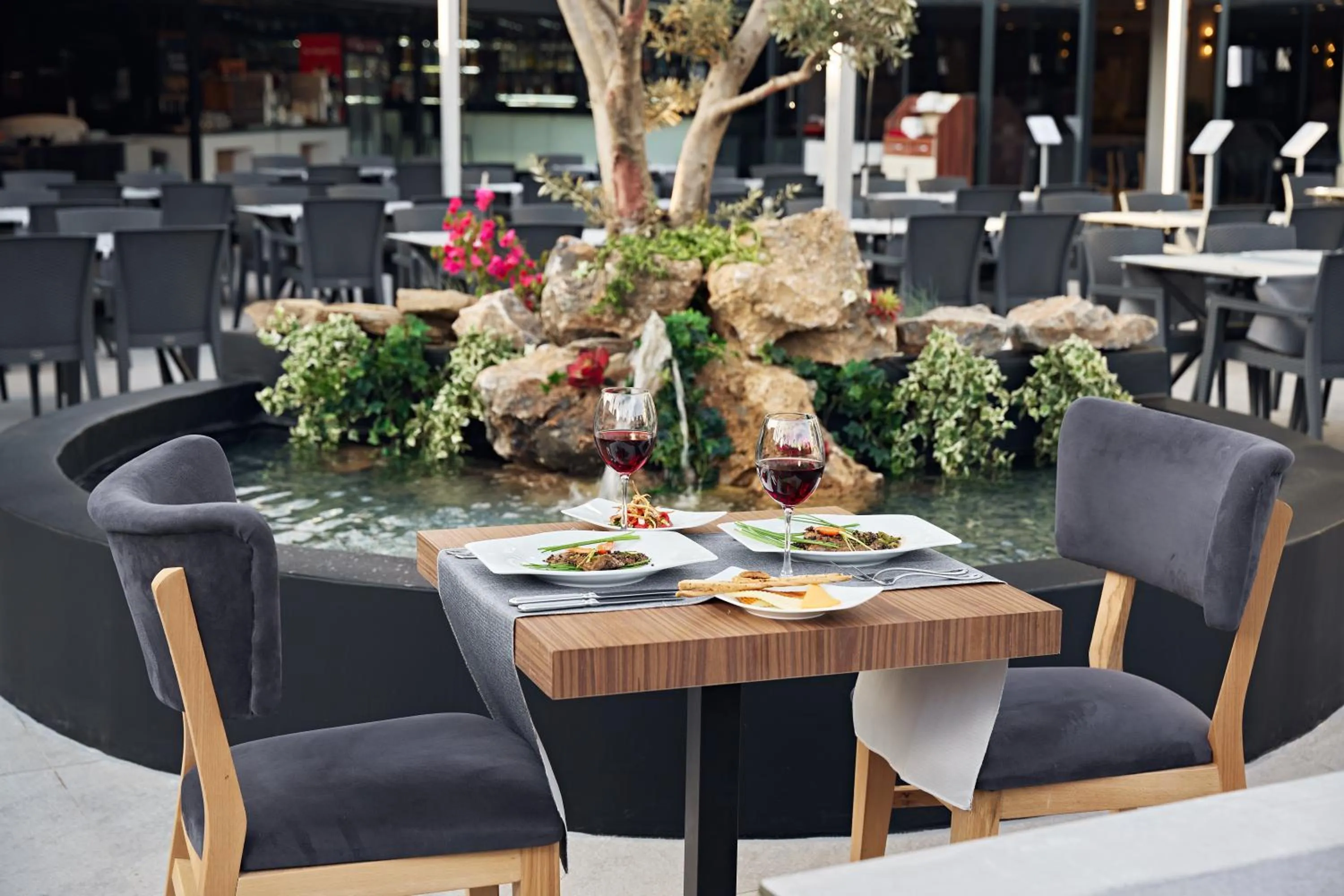 Restaurant/places to eat in Kaila Krizantem Hotel