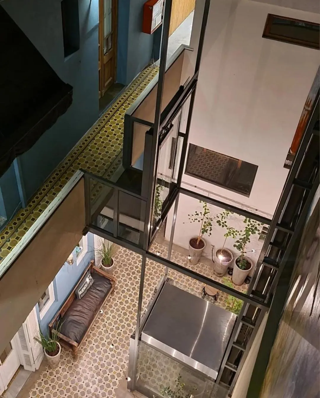 elevator in Hotel Costa Rica