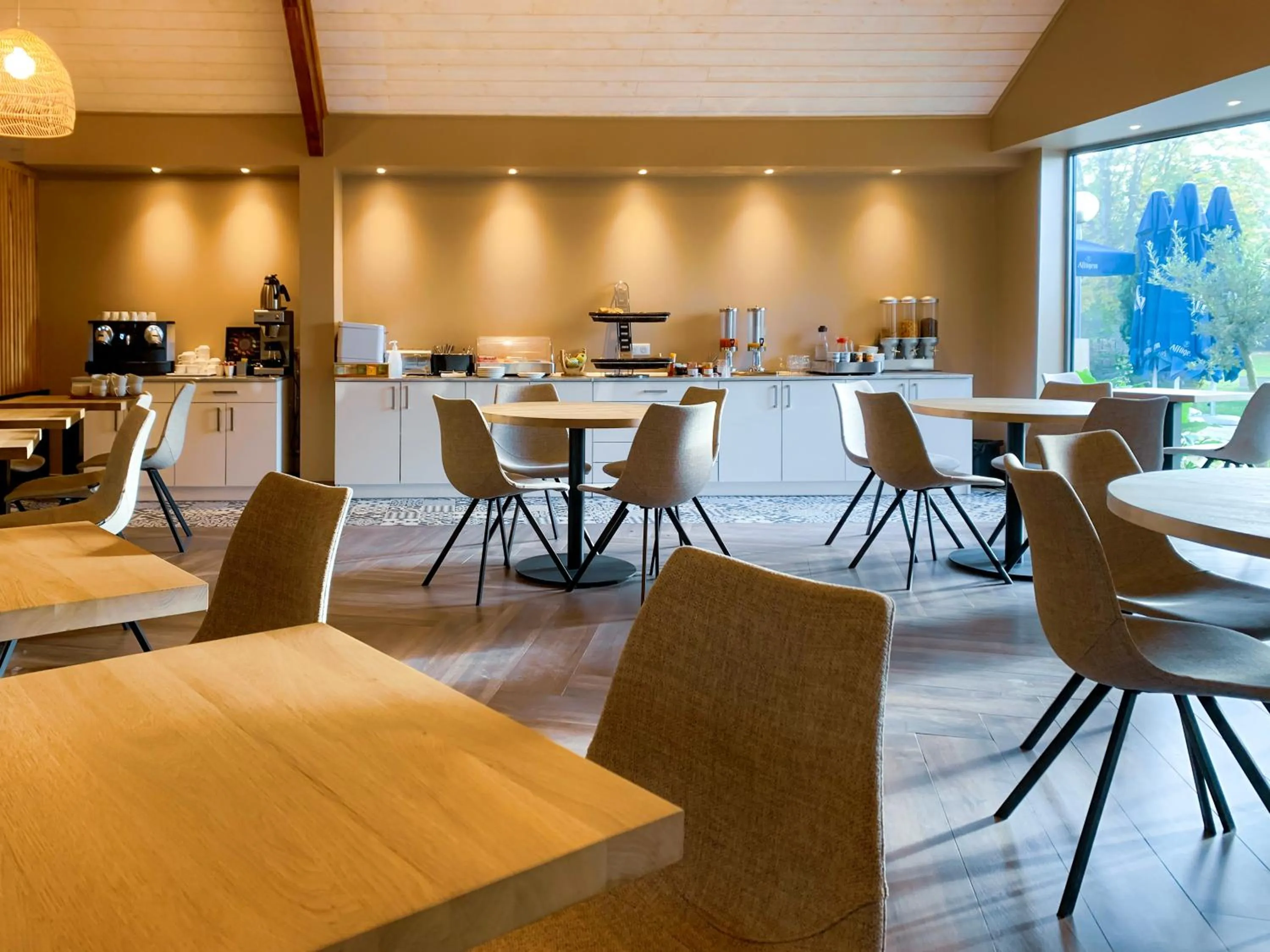 Breakfast in Logis Clermotel - Hôtel & Restaurant