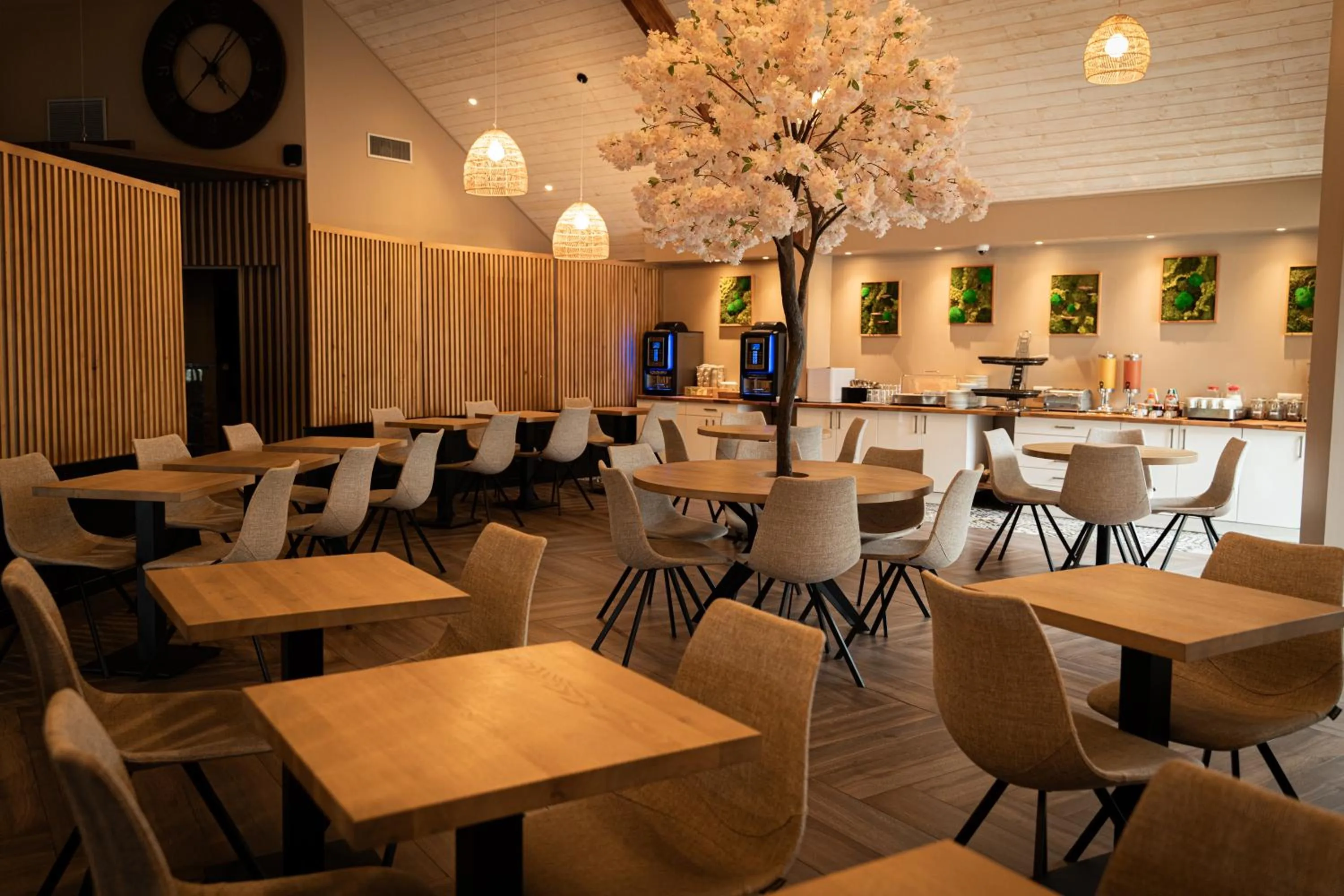 Breakfast in Logis Clermotel - Hôtel & Restaurant