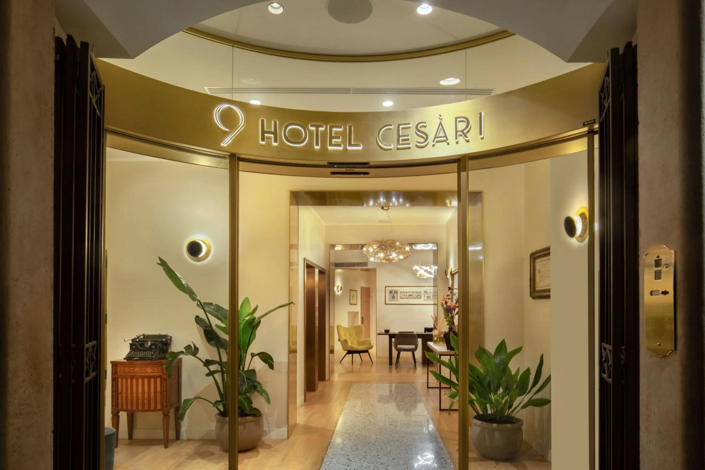 Facade/entrance in 9Hotel Cesari