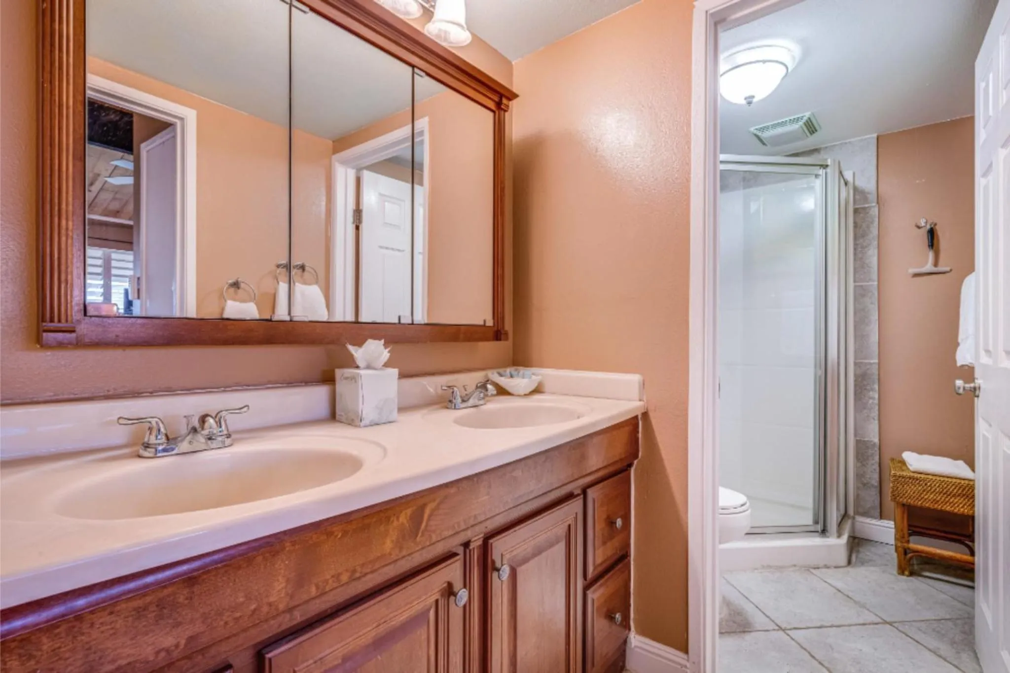 Bathroom in Castle at Moloka'i Shores