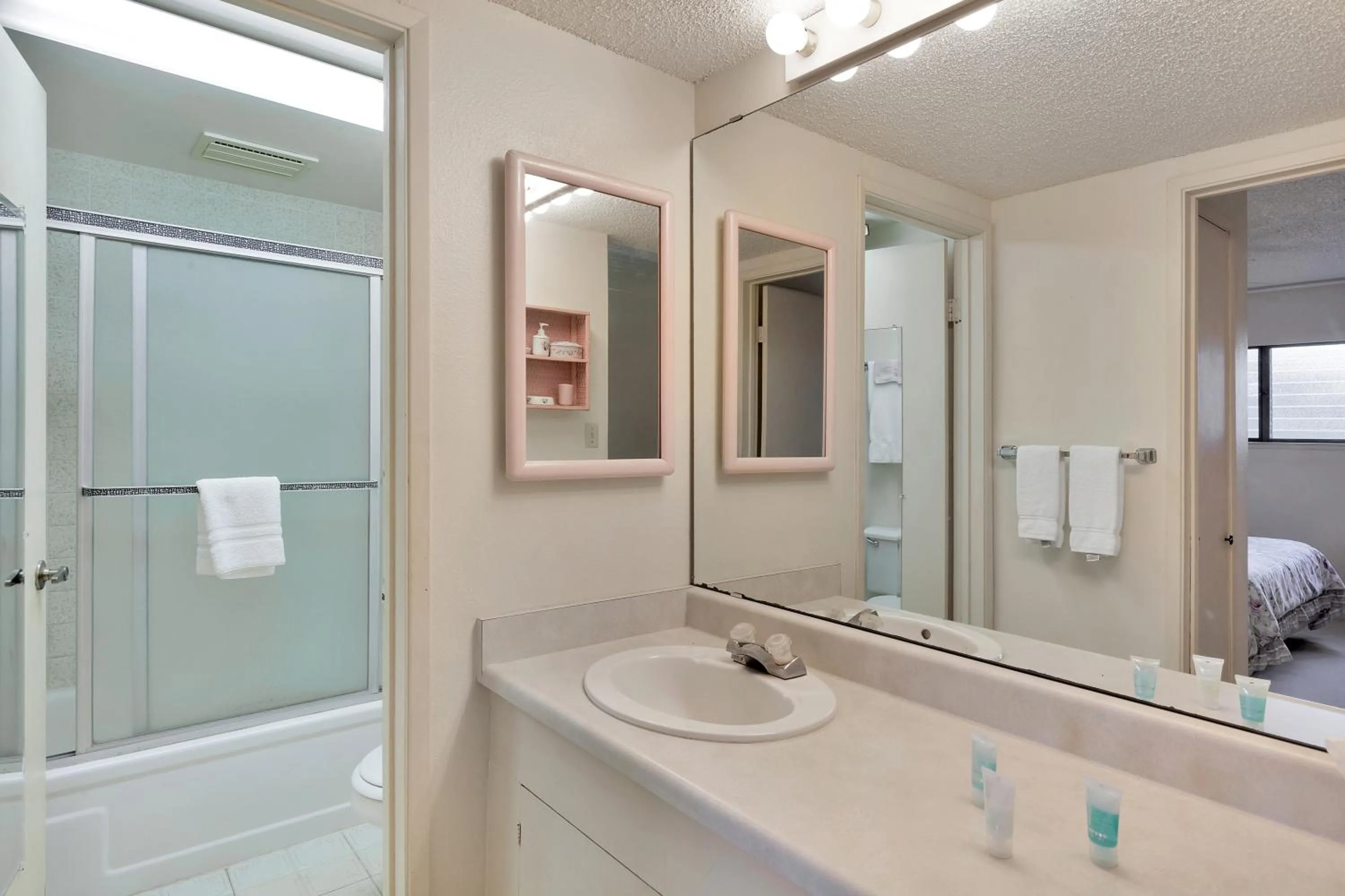 Bathroom in Castle at Moloka'i Shores