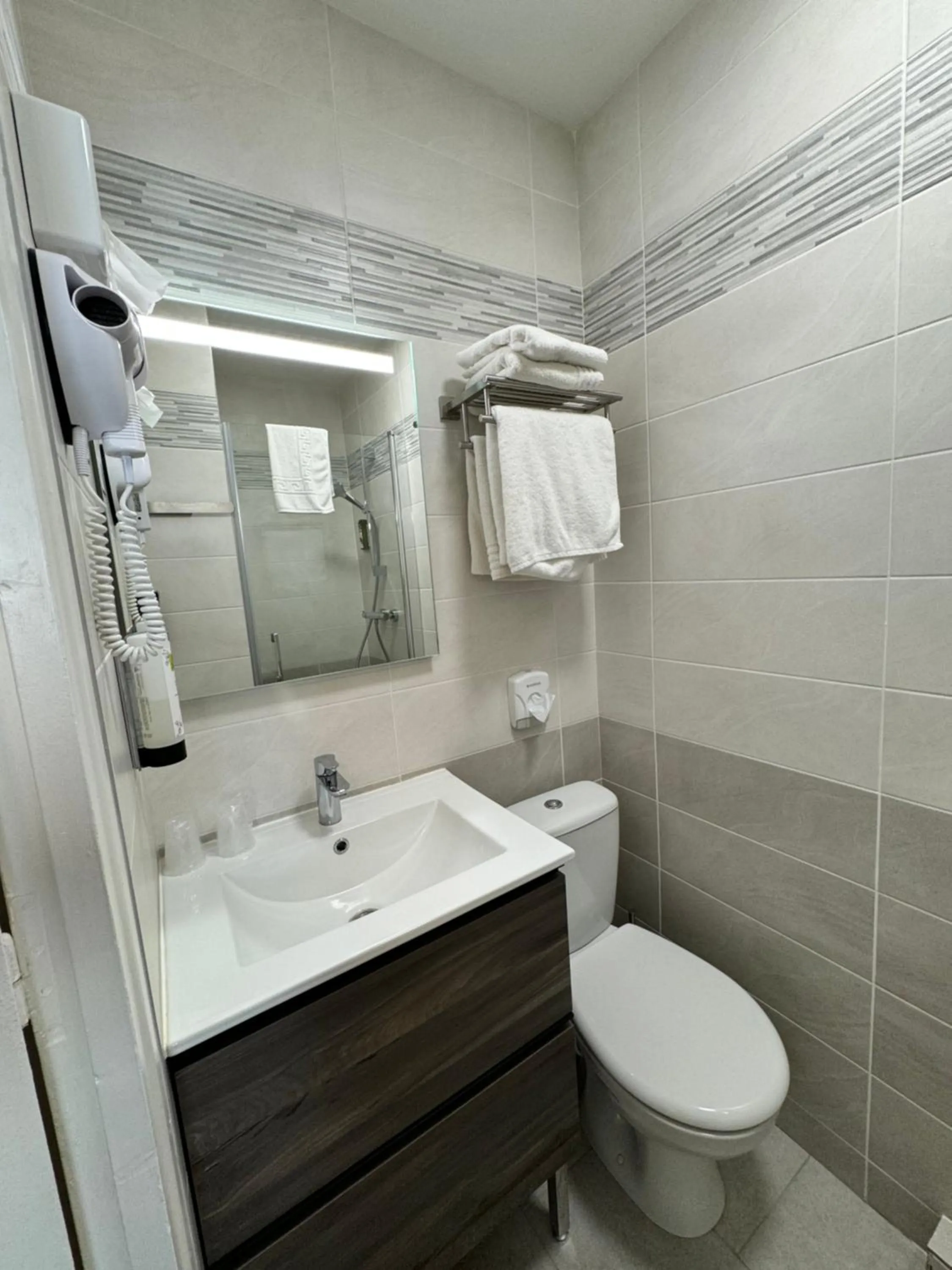 Bathroom in Logis Hotel Restaurant le Mirador