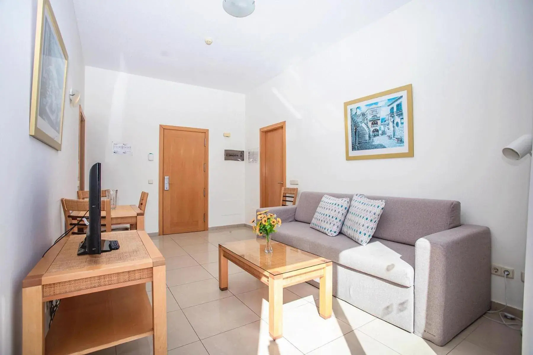 Photo of the whole room in Servatur Terrazamar Sun Suite Photo of the whole room in Servatur Terrazamar Sun Suite