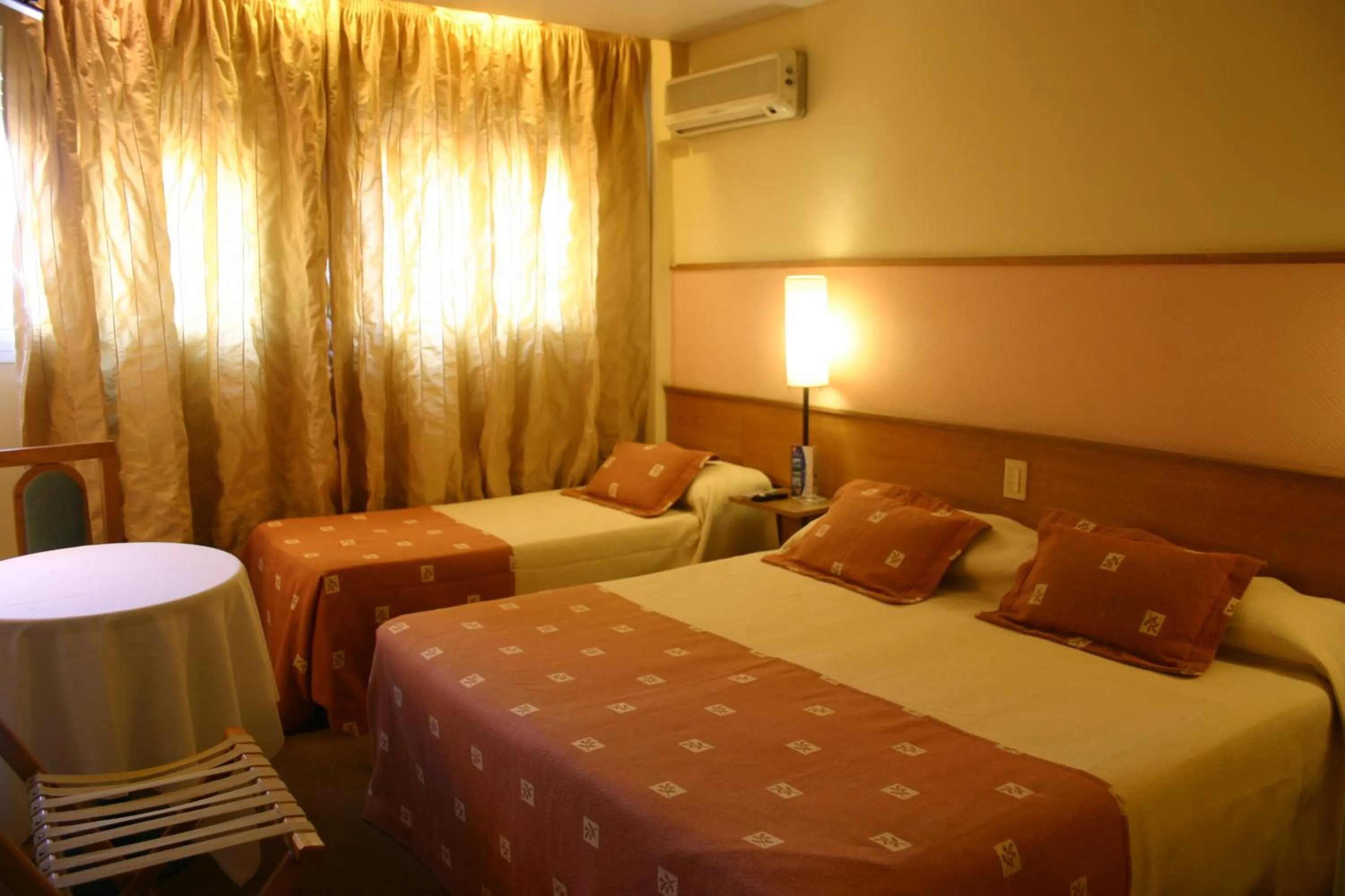 Bedroom, Bed in Hotel Cordon Del Plata