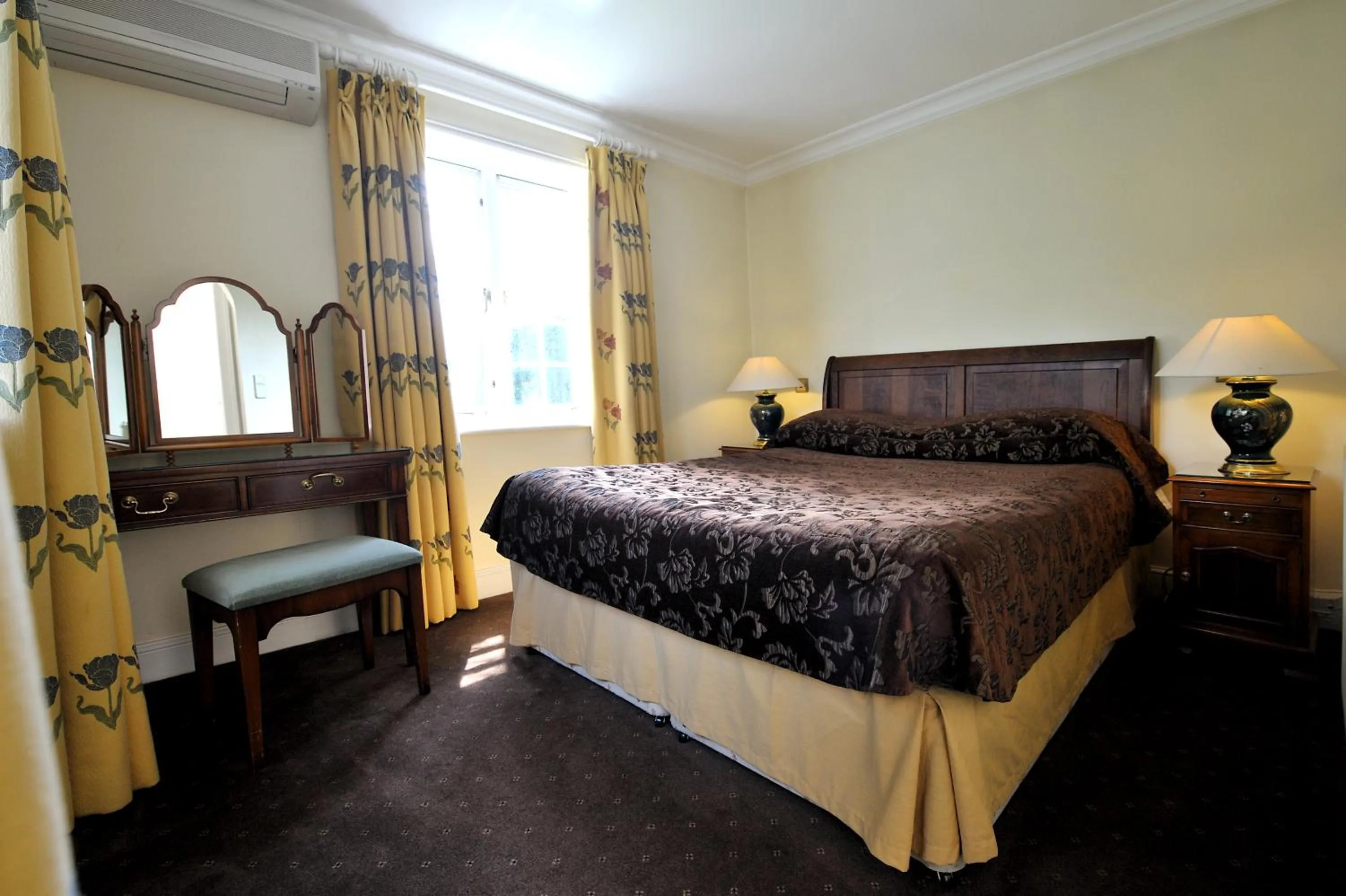 Bedroom in The French Horn