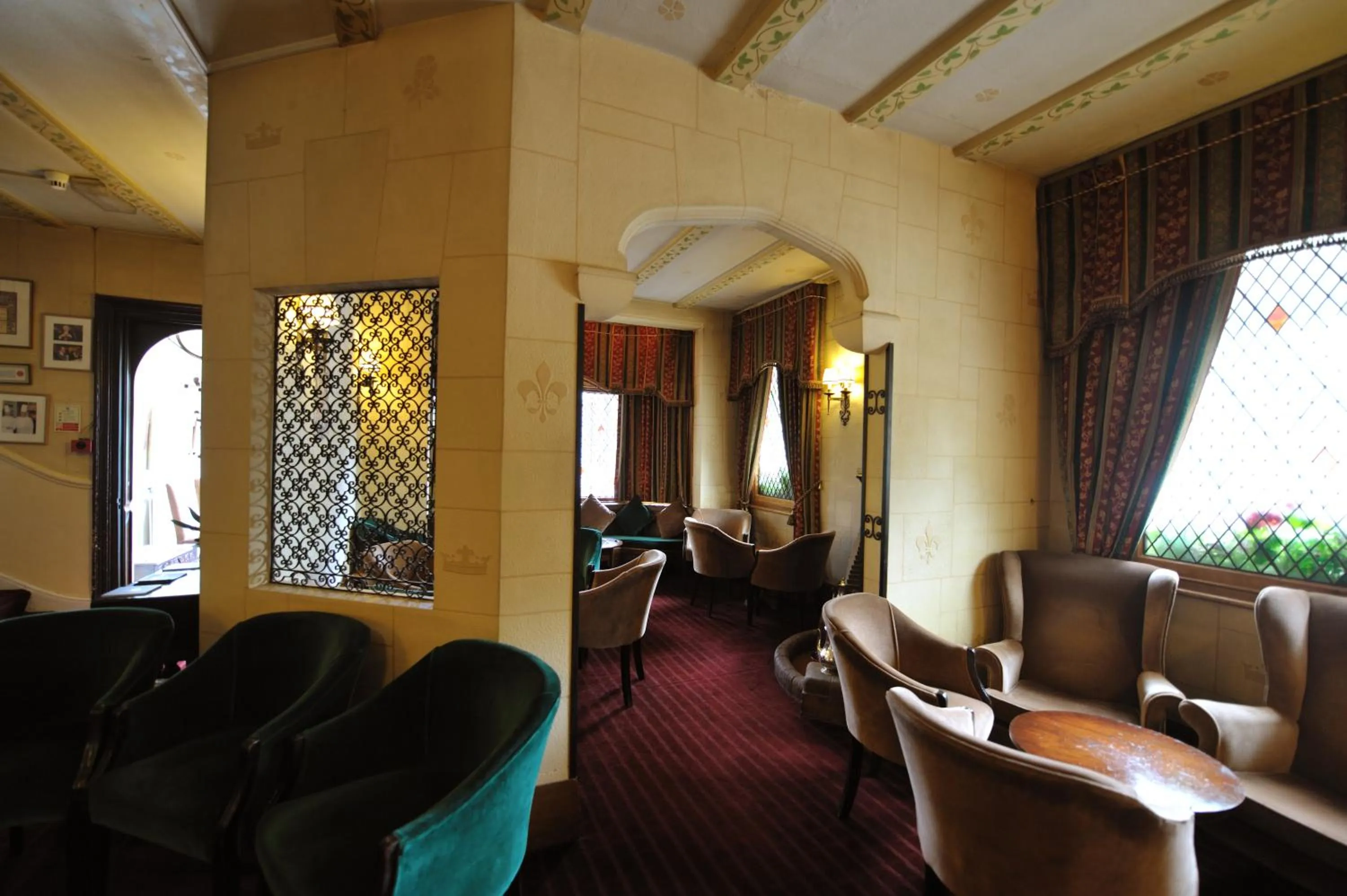 Lounge or bar in The French Horn