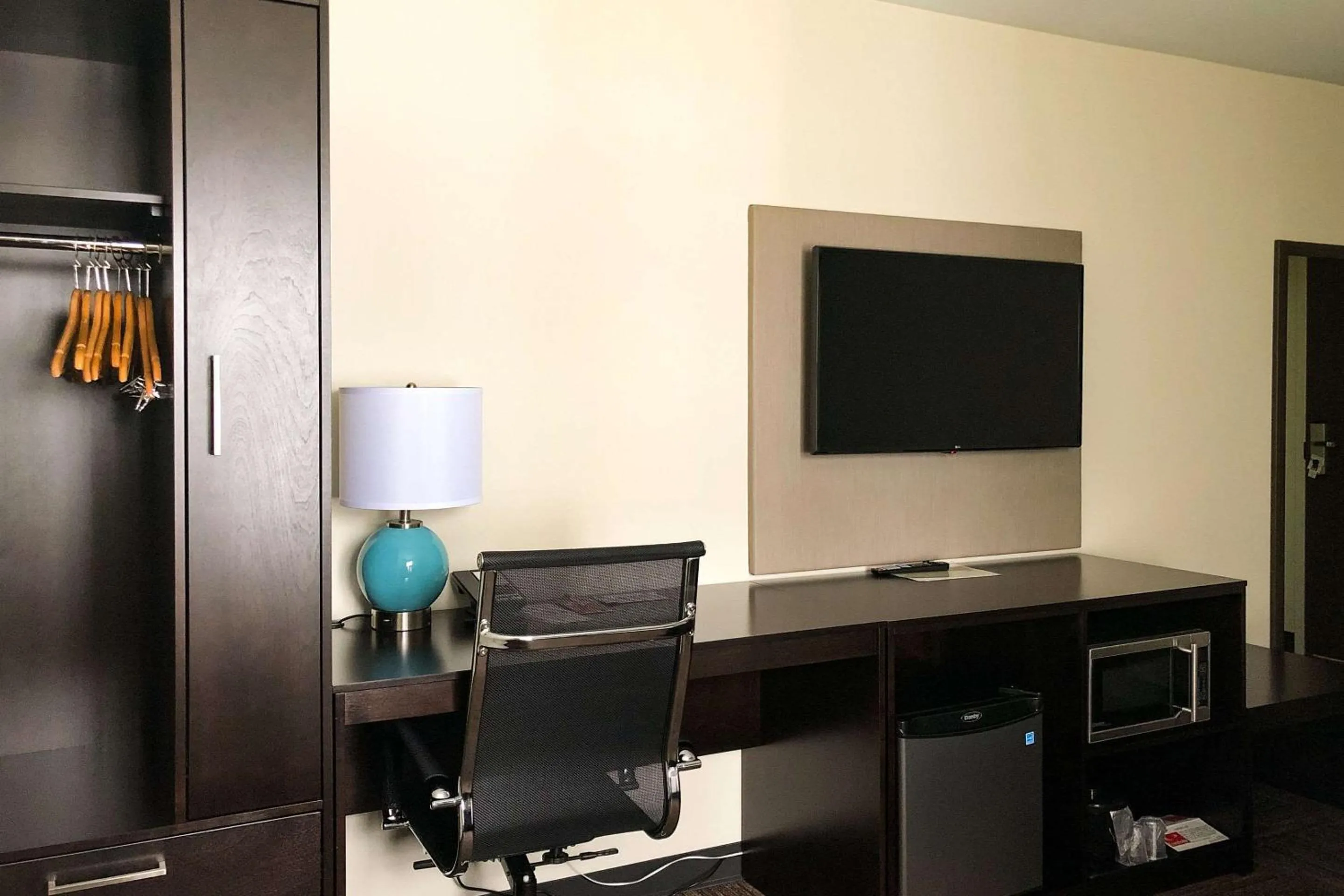 Photo of the whole room in Sleep Inn & Suites Quebec City East