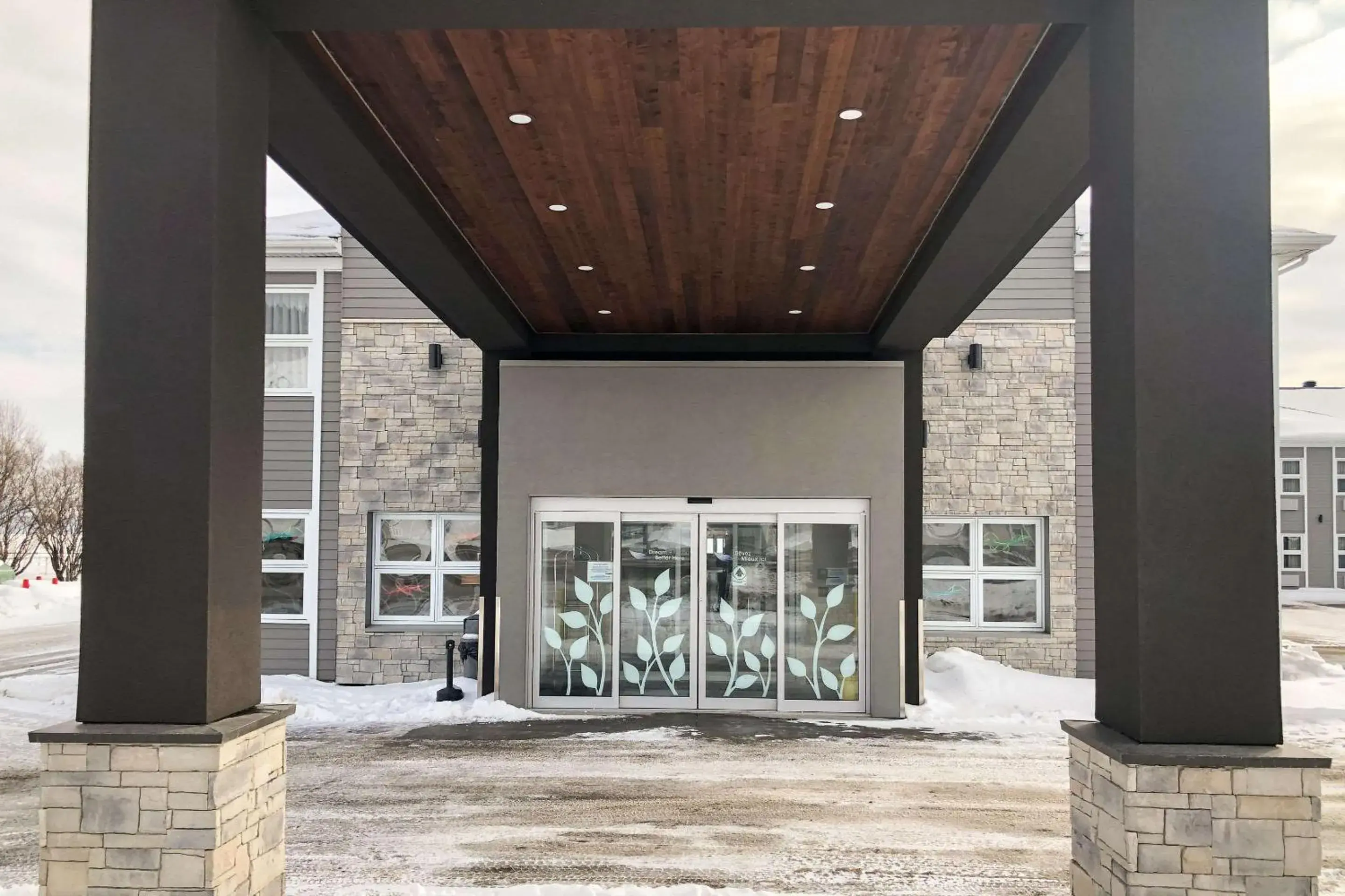 Property building in Sleep Inn & Suites Quebec City East Property building in Sleep Inn & Suites Quebec City East