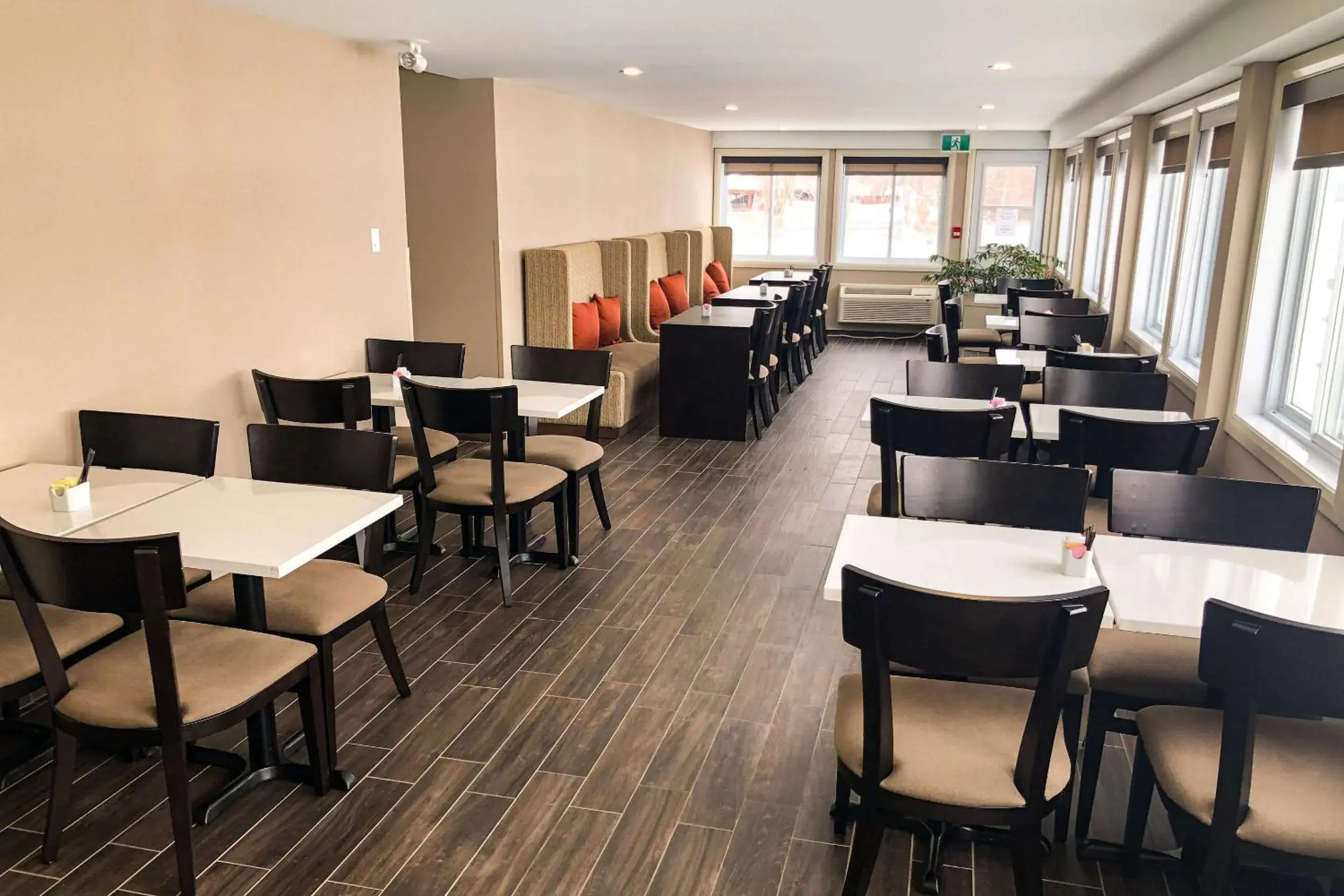 Restaurant/places to eat in Sleep Inn & Suites Quebec City East Restaurant/places to eat in Sleep Inn & Suites Quebec City East