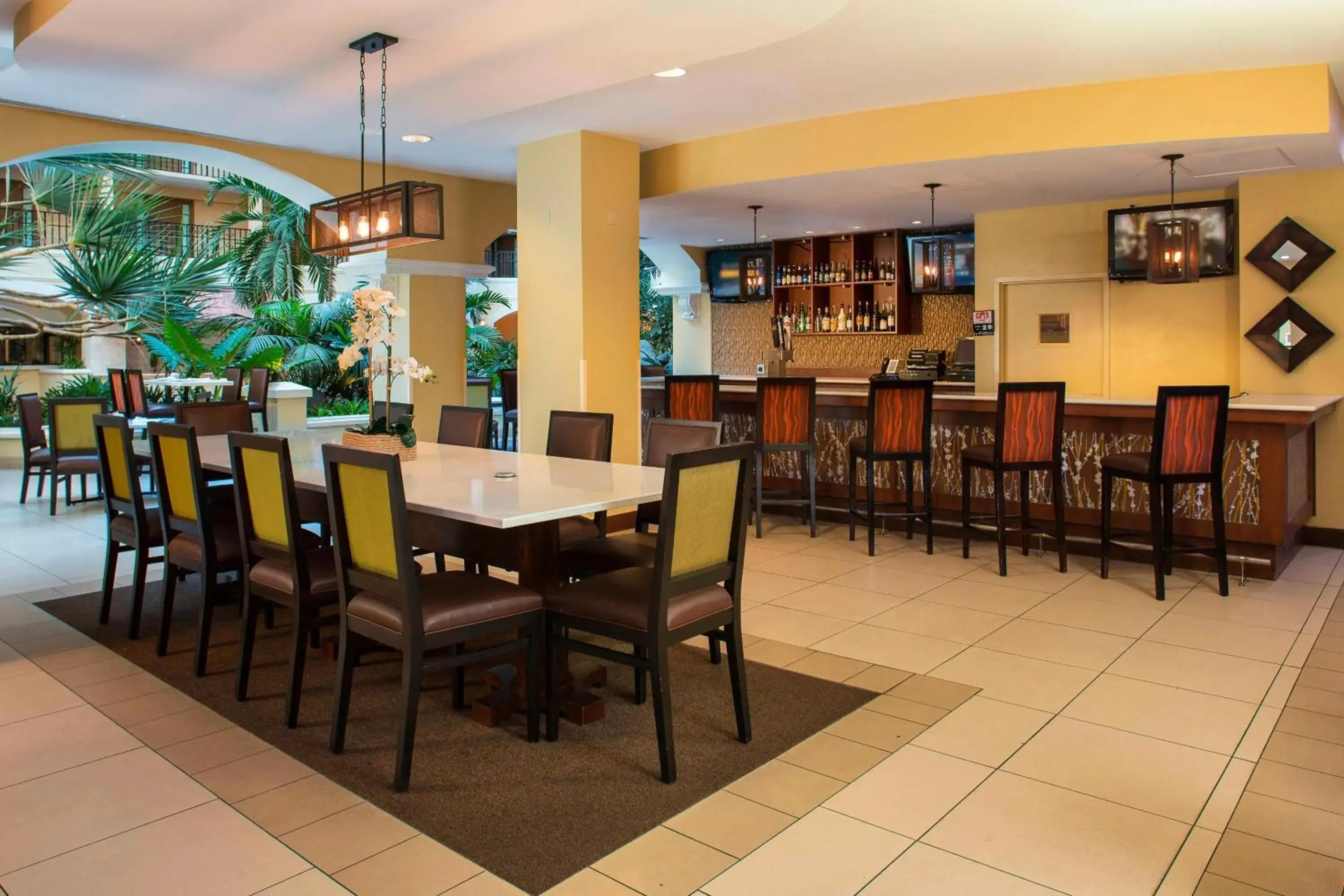 Restaurant/places to eat in Four Points by Sheraton Suites Tampa Airport Westshore Restaurant/places to eat in Four Points by Sheraton Suites Tampa Airport Westshore