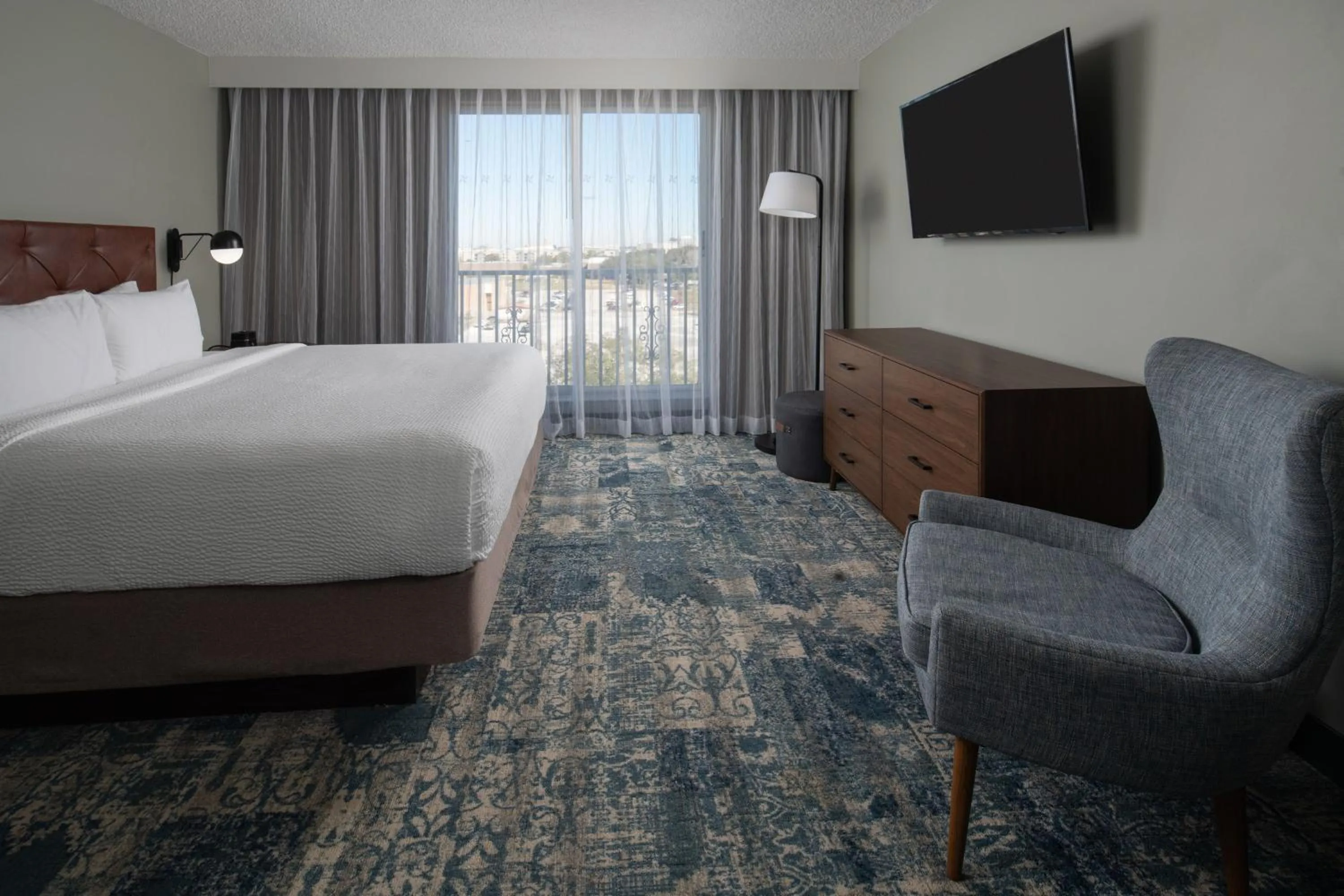 Bedroom, Bed in Four Points by Sheraton Suites Tampa Airport Westshore