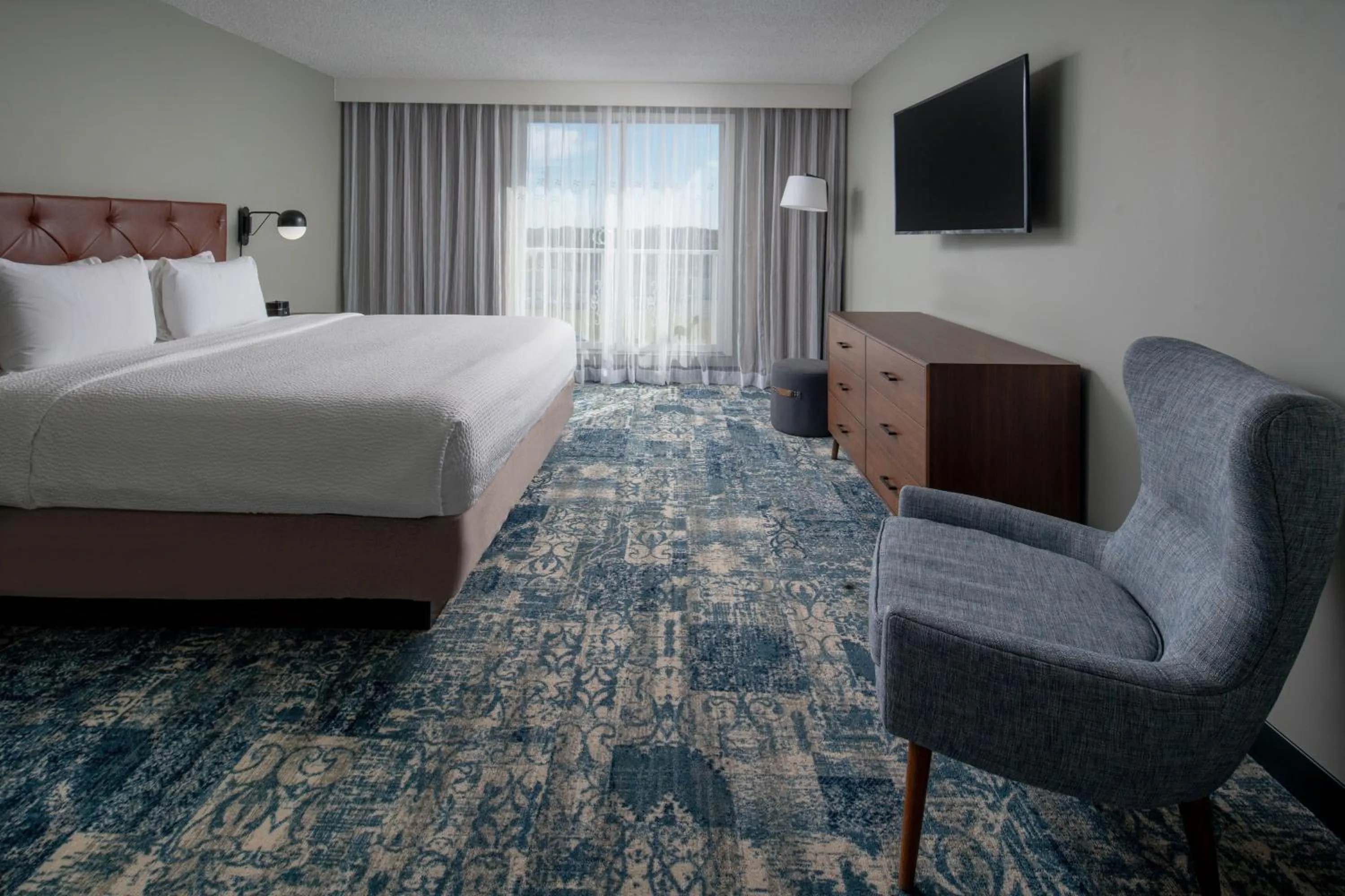 Bedroom, Bed in Four Points by Sheraton Suites Tampa Airport Westshore