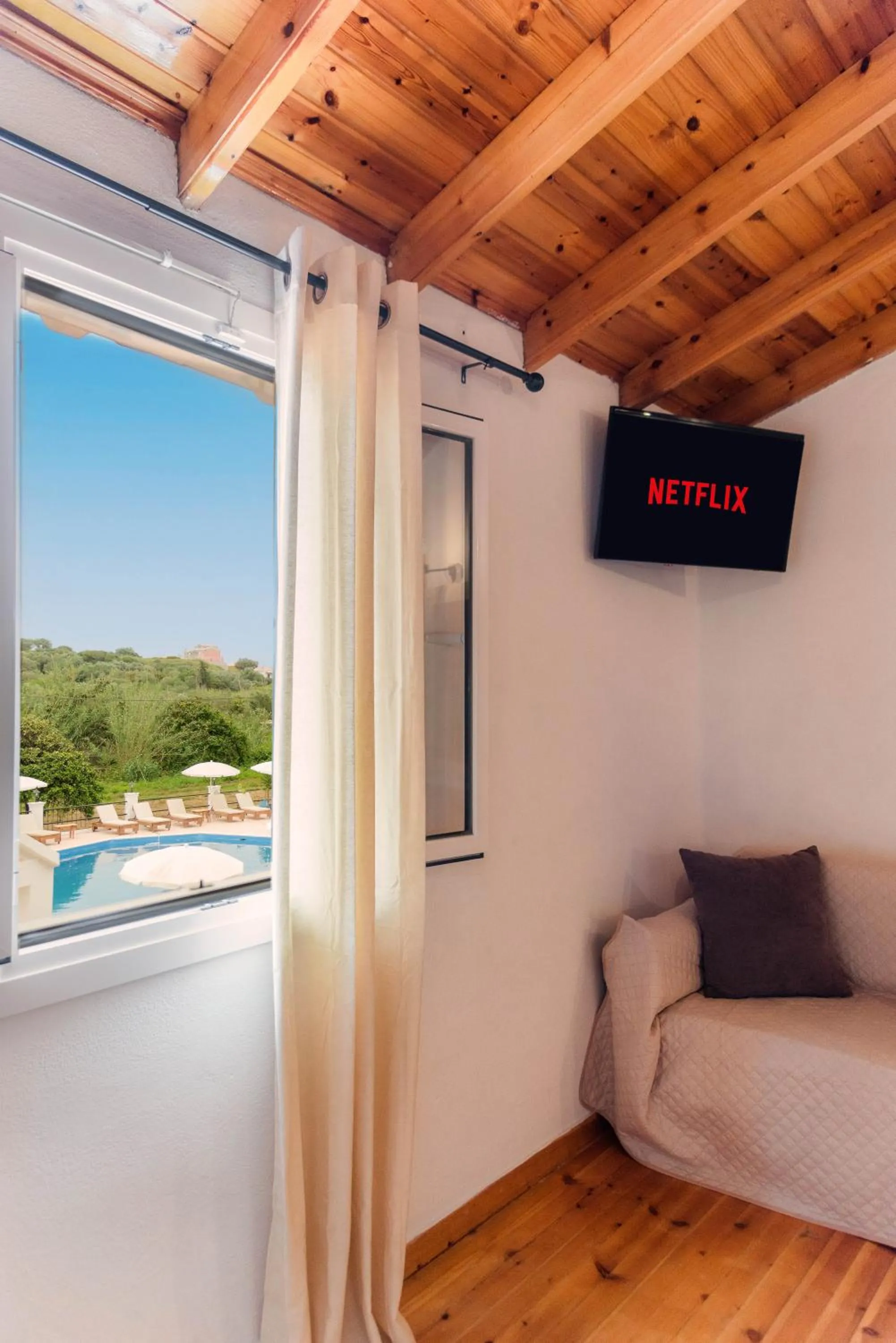 Oula Maisonettes Suites