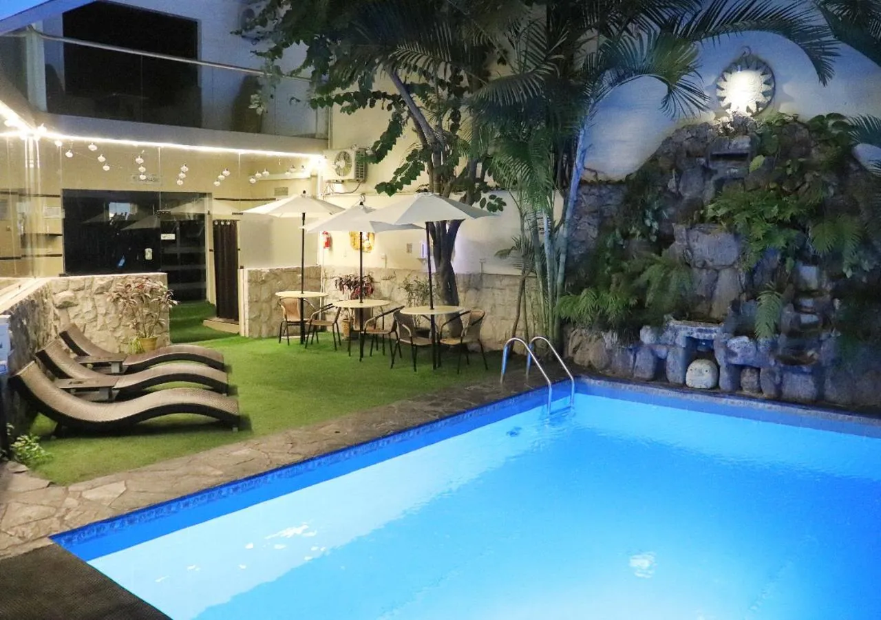 Swimming pool in Inkari Suites Hotel