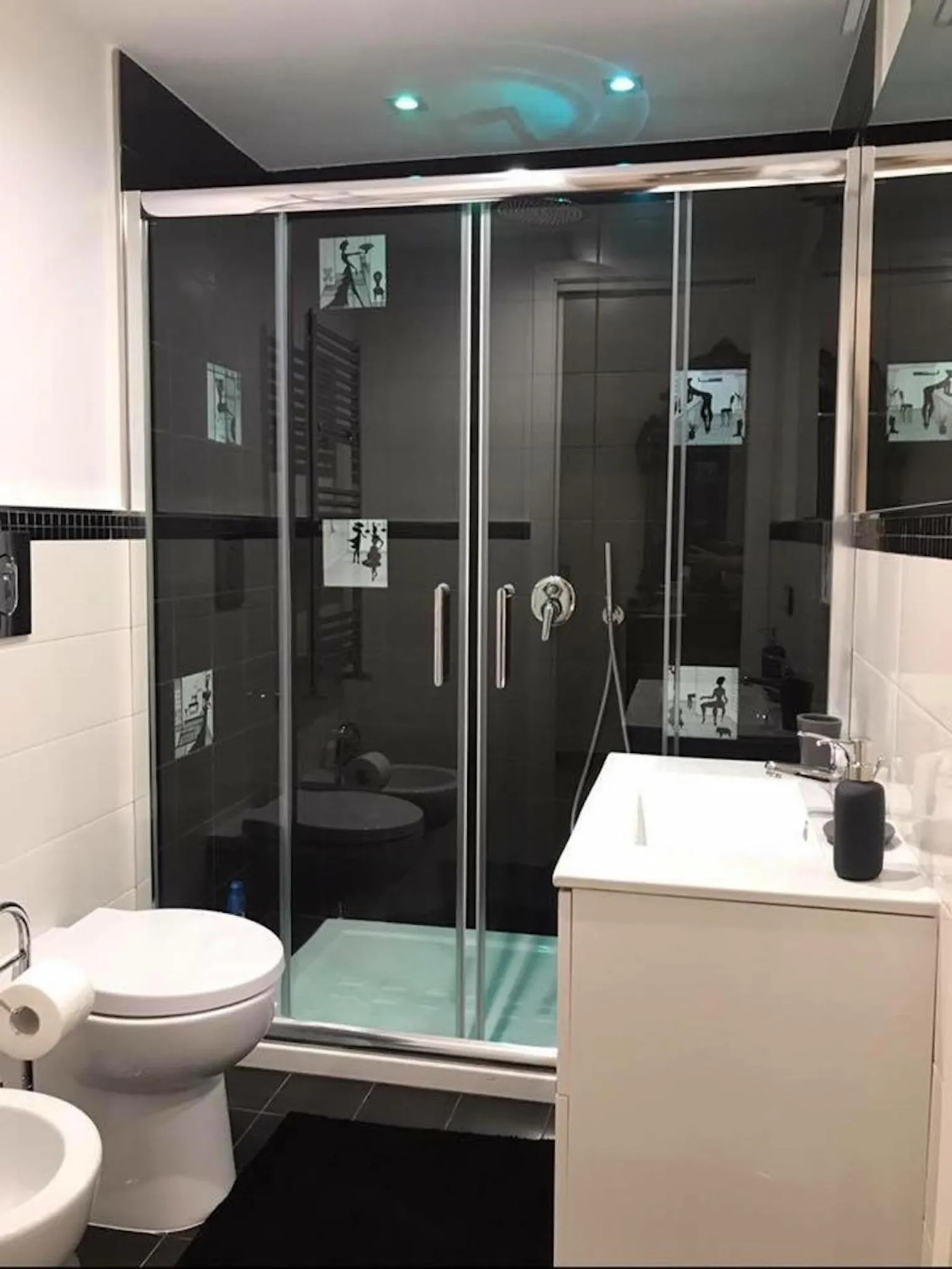 Shower in Royal Gismonda