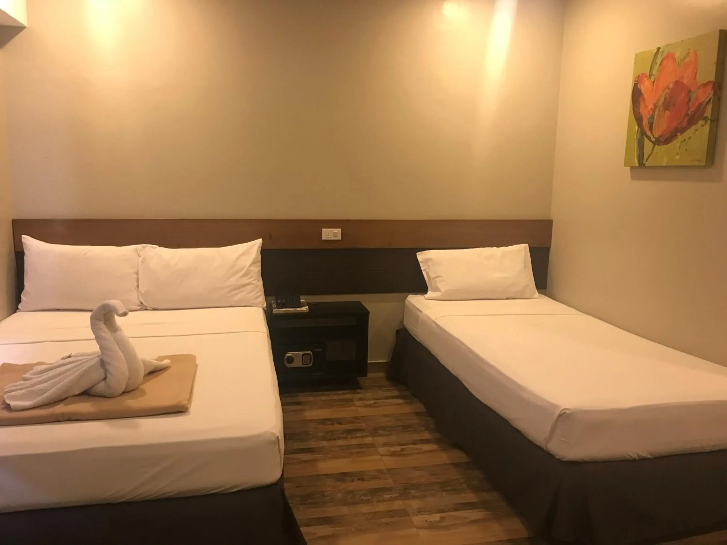 Deluxe Room in Cebu R Hotel Capitol Deluxe Room in Cebu R Hotel Capitol