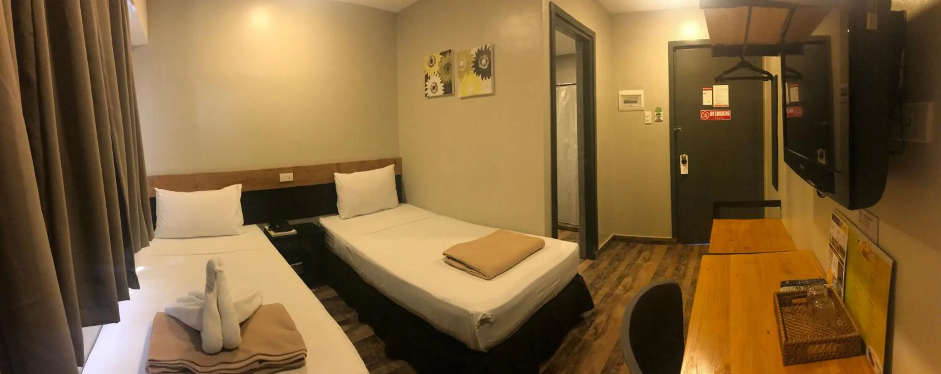 Photo of the whole room, Bed in Cebu R Hotel Capitol