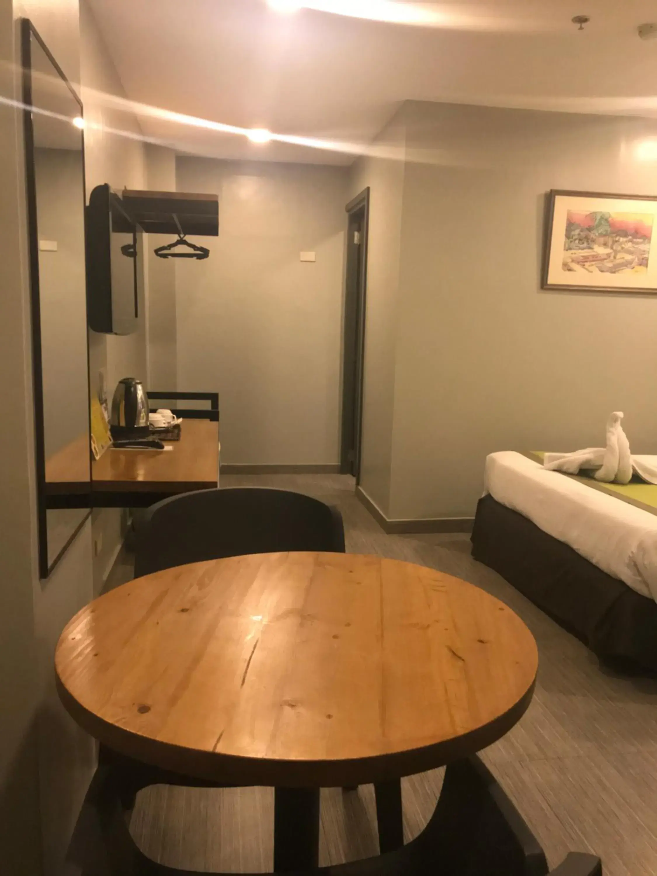 Dining area, Bed in Cebu R Hotel Capitol Dining area, Bed in Cebu R Hotel Capitol