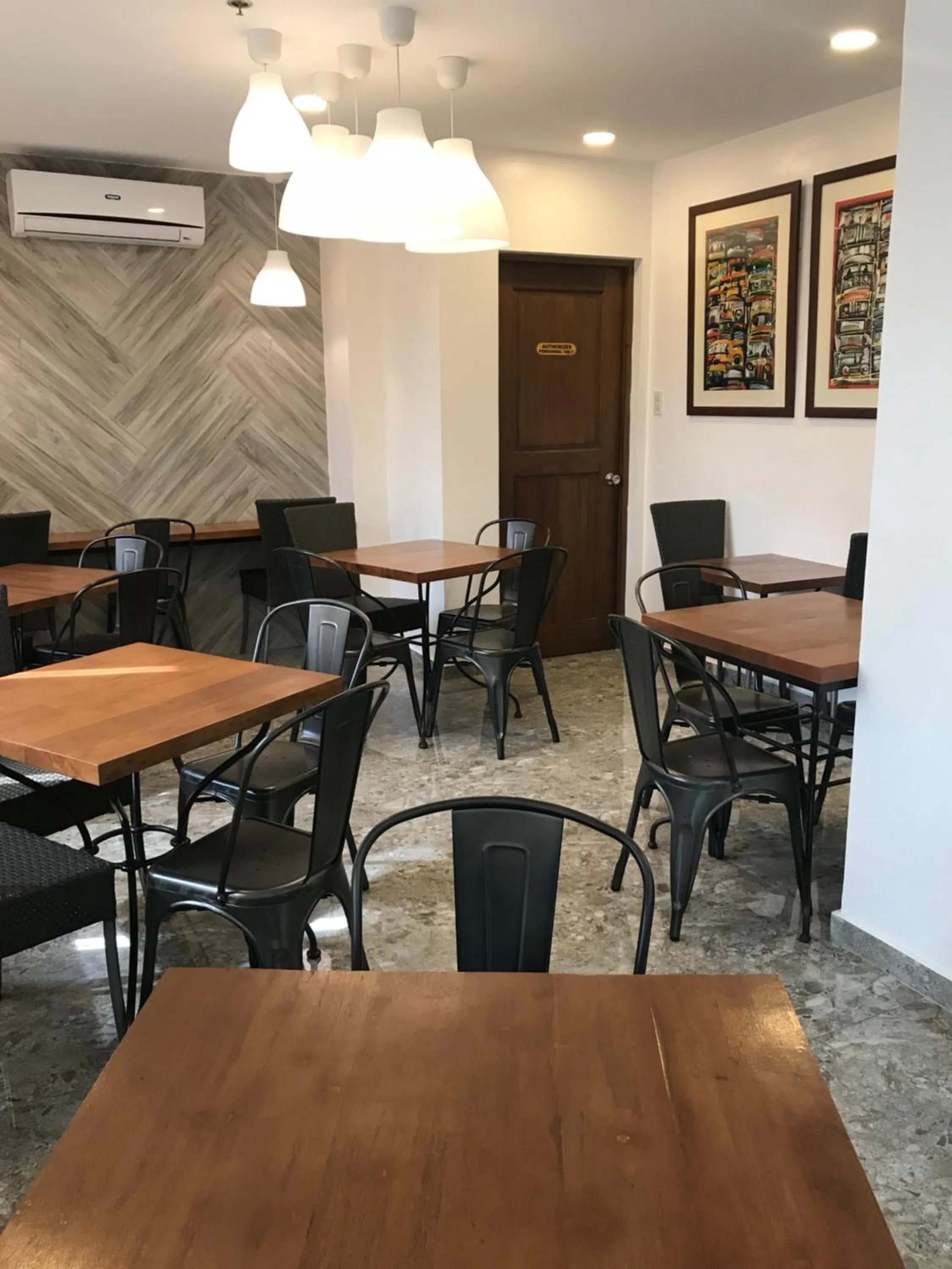 Restaurant/places to eat in Cebu R Hotel Capitol