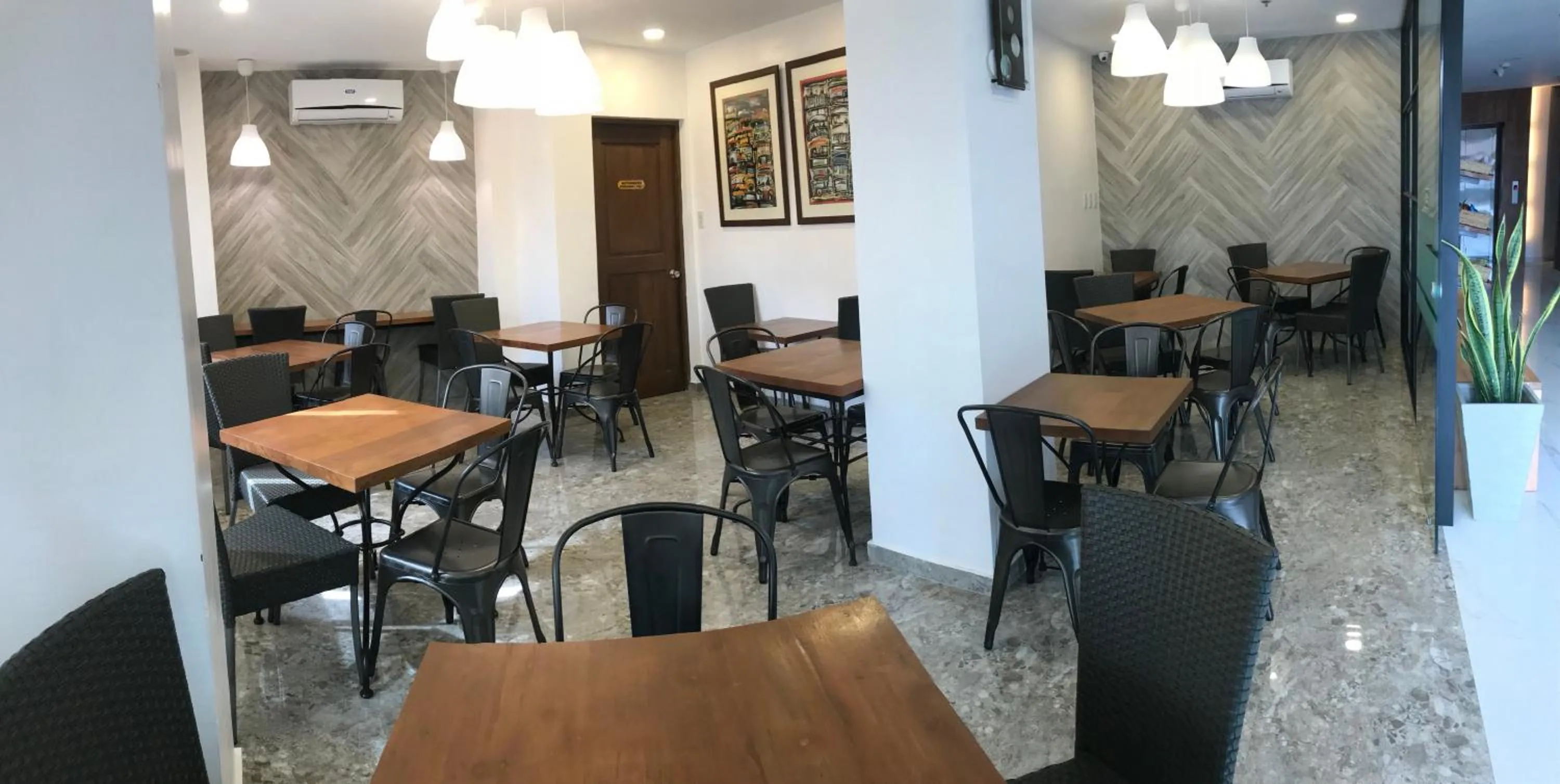 Restaurant/places to eat in Cebu R Hotel Capitol