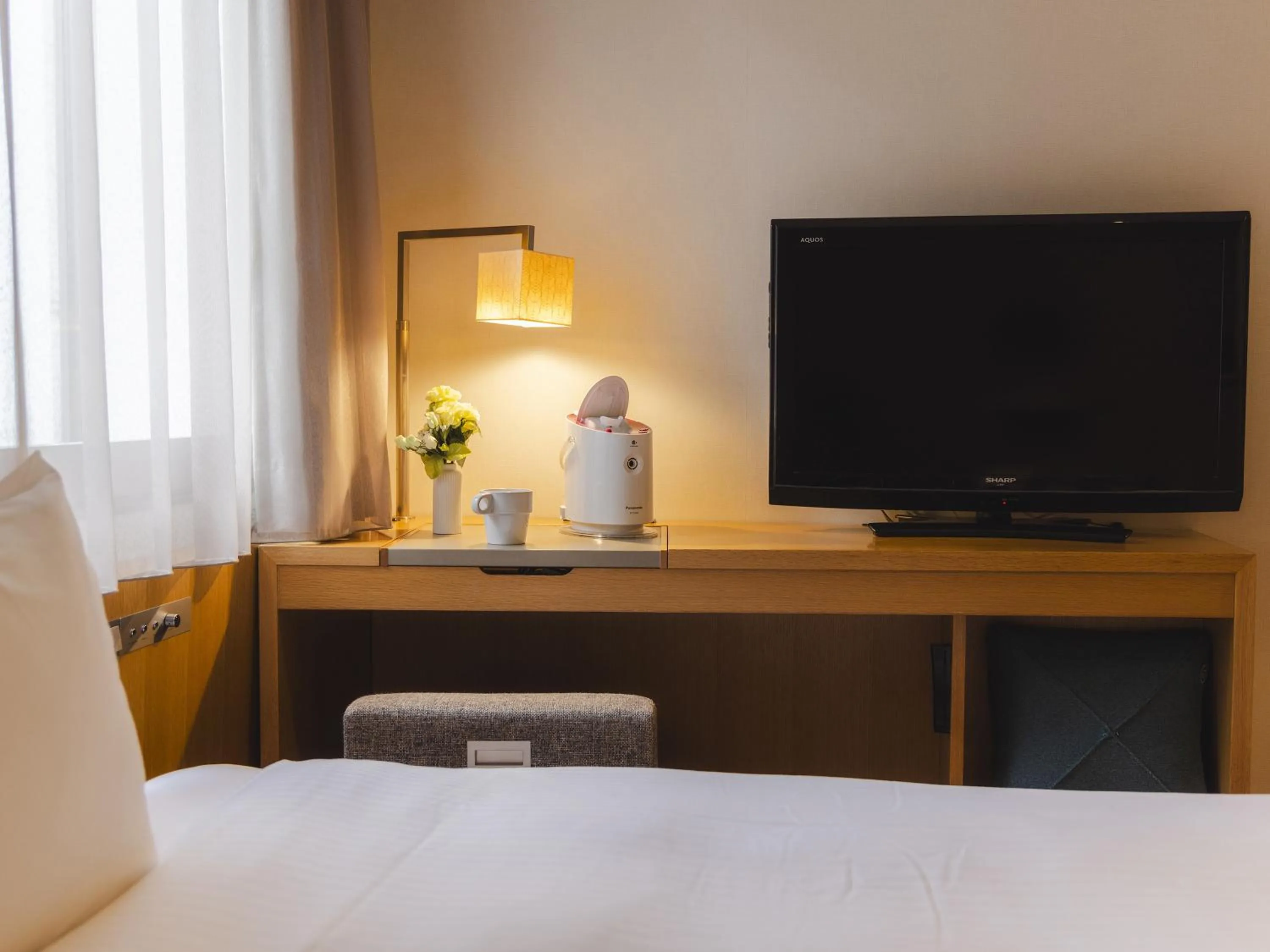 Photo of the whole room, Bed in Hotel Gracery Tokyo Tamachi