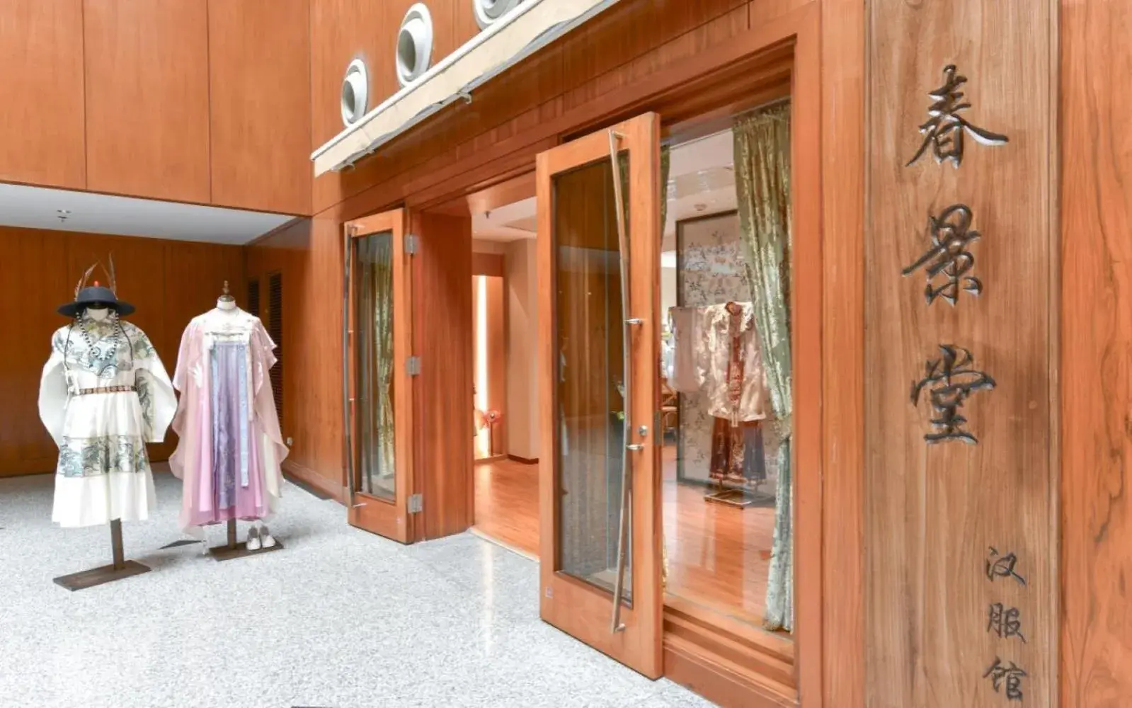 Lobby or reception in Xi'an Dajing Castle Hotel Bell Tower & YONGNING Gate Lobby or reception in Xi'an Dajing Castle Hotel Bell Tower & YONGNING Gate