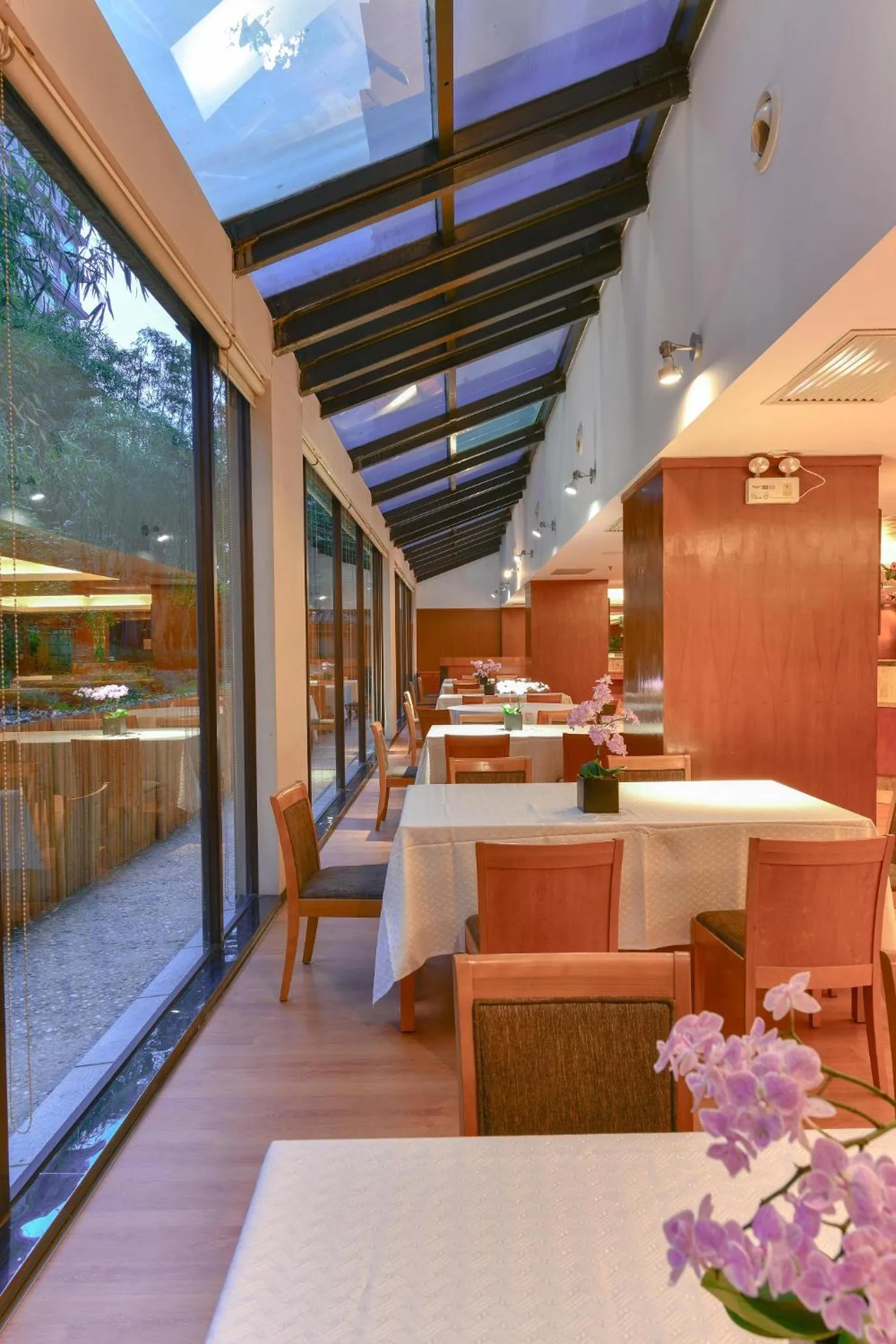 Restaurant/places to eat in Xi'an Dajing Castle Hotel Bell Tower & YONGNING Gate