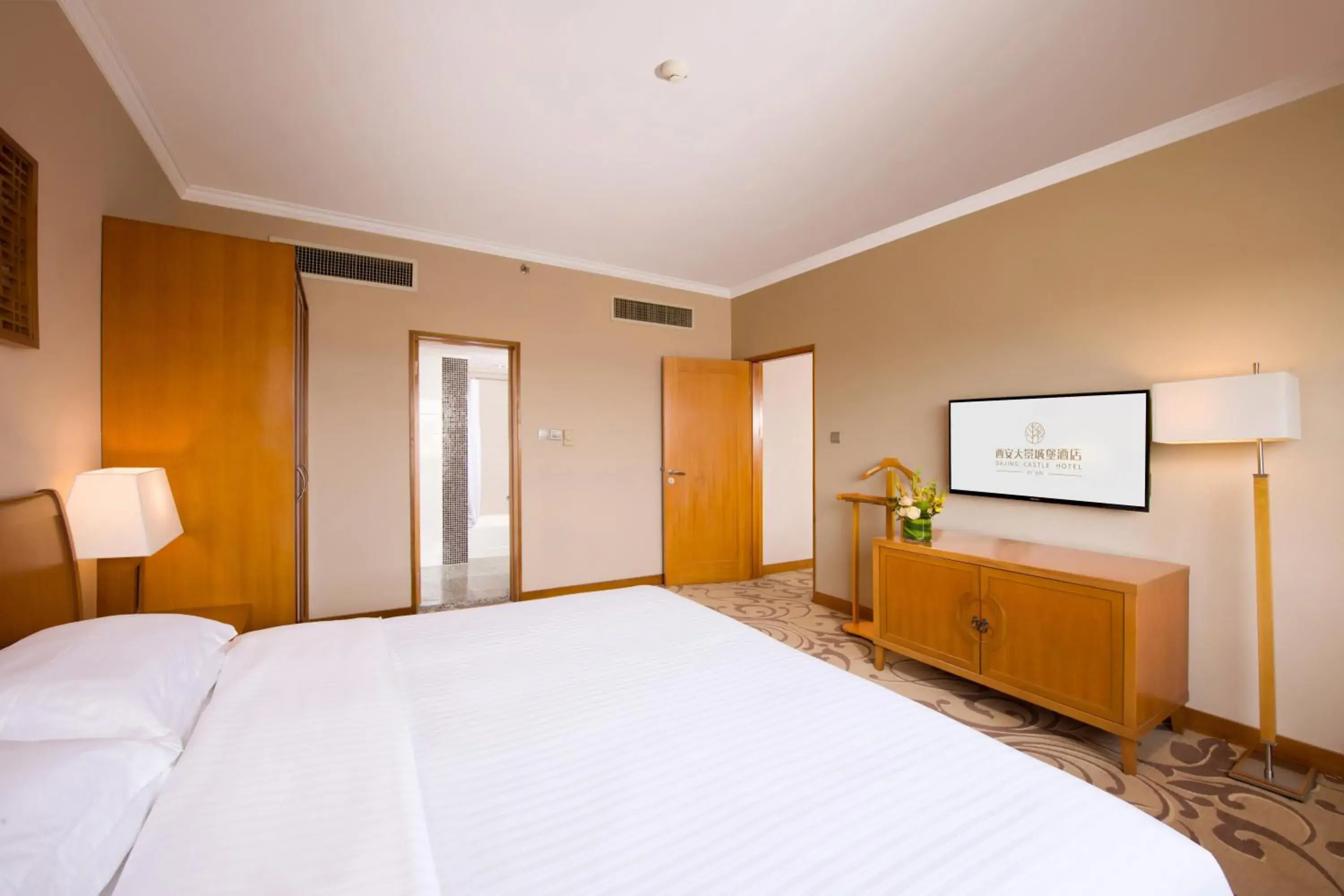 Photo of the whole room, Bed in Xi'an Dajing Castle Hotel Bell Tower & YONGNING Gate Photo of the whole room, Bed in Xi'an Dajing Castle Hotel Bell Tower & YONGNING Gate