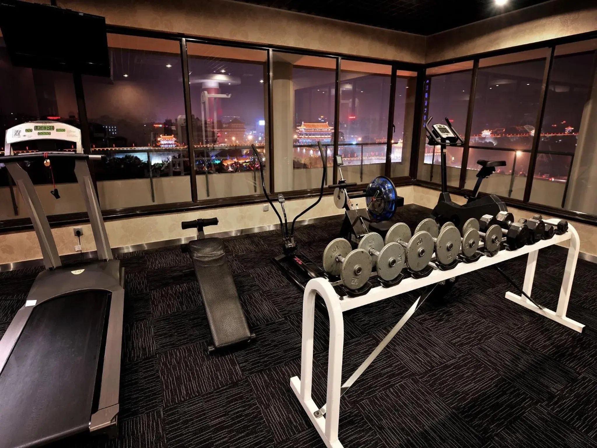 Fitness centre/facilities in Xi'an Dajing Castle Hotel Bell Tower & YONGNING Gate Fitness centre/facilities in Xi'an Dajing Castle Hotel Bell Tower & YONGNING Gate